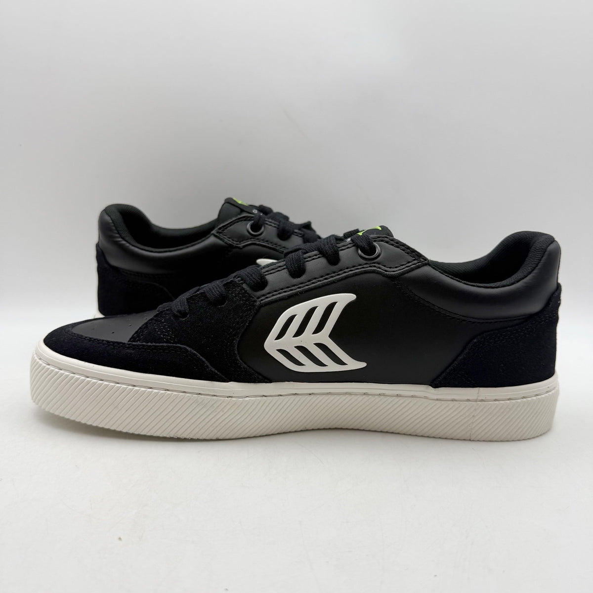 CARIUMA Mens Vallely Low Top Sneakers Size 9.5 Black Leather Suede NWOB