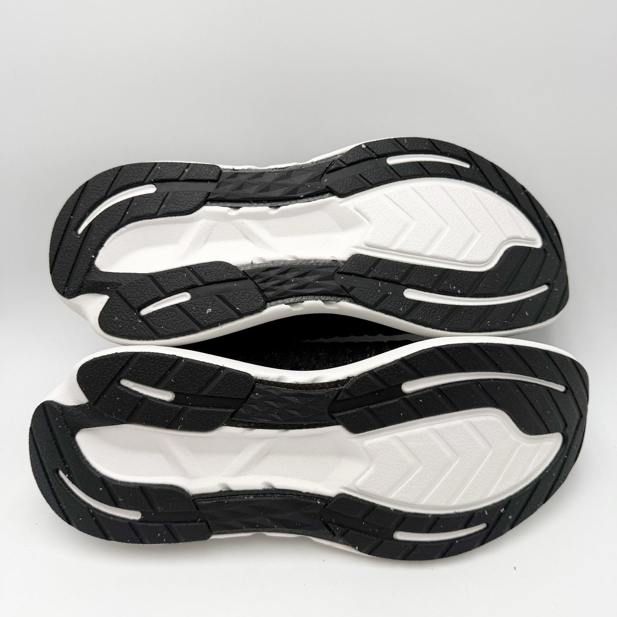 Rabbit Mens Dream Chaser Running Shoes Size 10 Black White Athletic Sneaker NIB