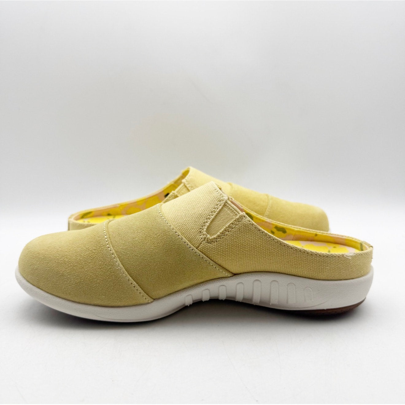 Spenco Women's Siesta Bokeh Layered Clogs 6 WIDE Sundress Yellow Slip-On NIB