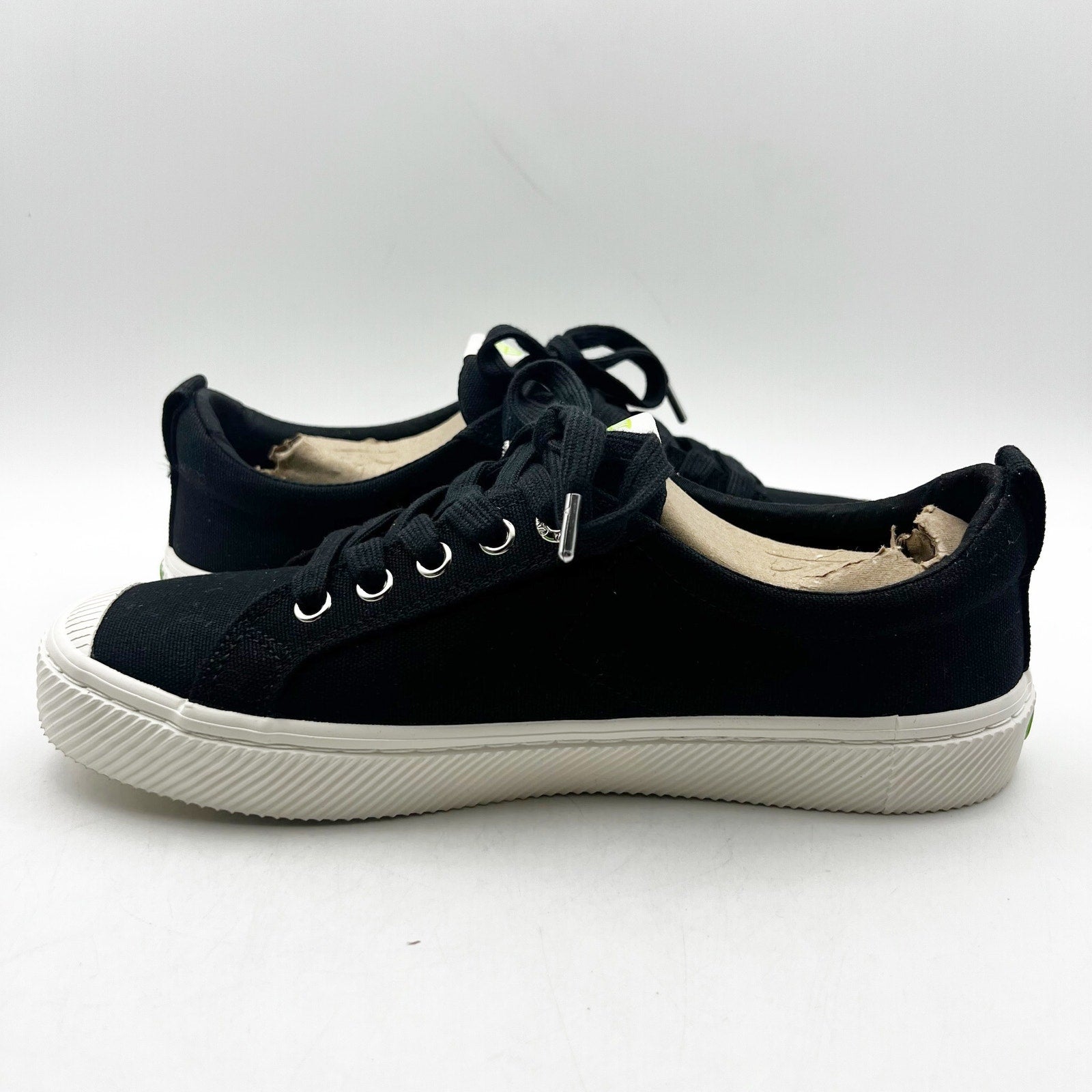 Cariuma Womens OCA Low Top Sneakers Size 6.5 Black Canvas Organic Cotton NIB
