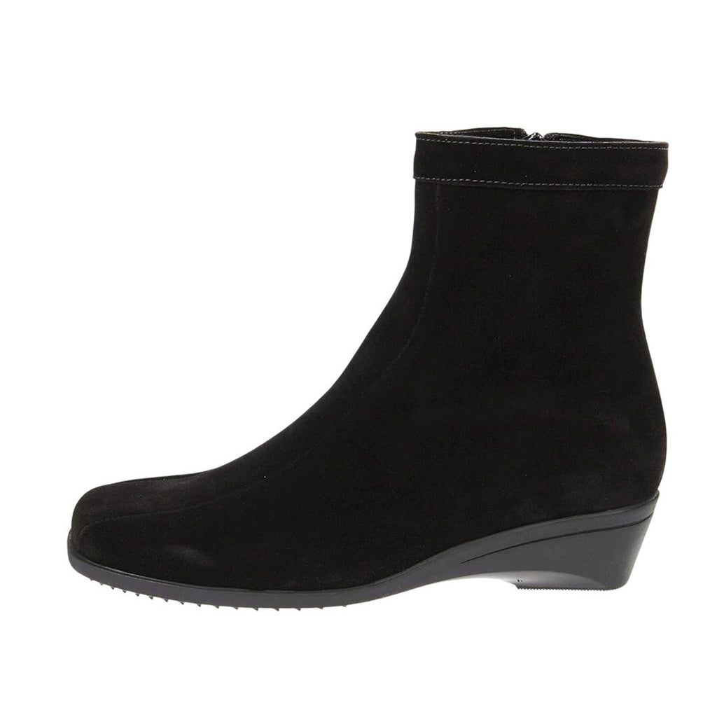 La Canadienne Womens Elizabeth Bootie US 7.5 EU 38 Black Suede Waterproof NWOB
