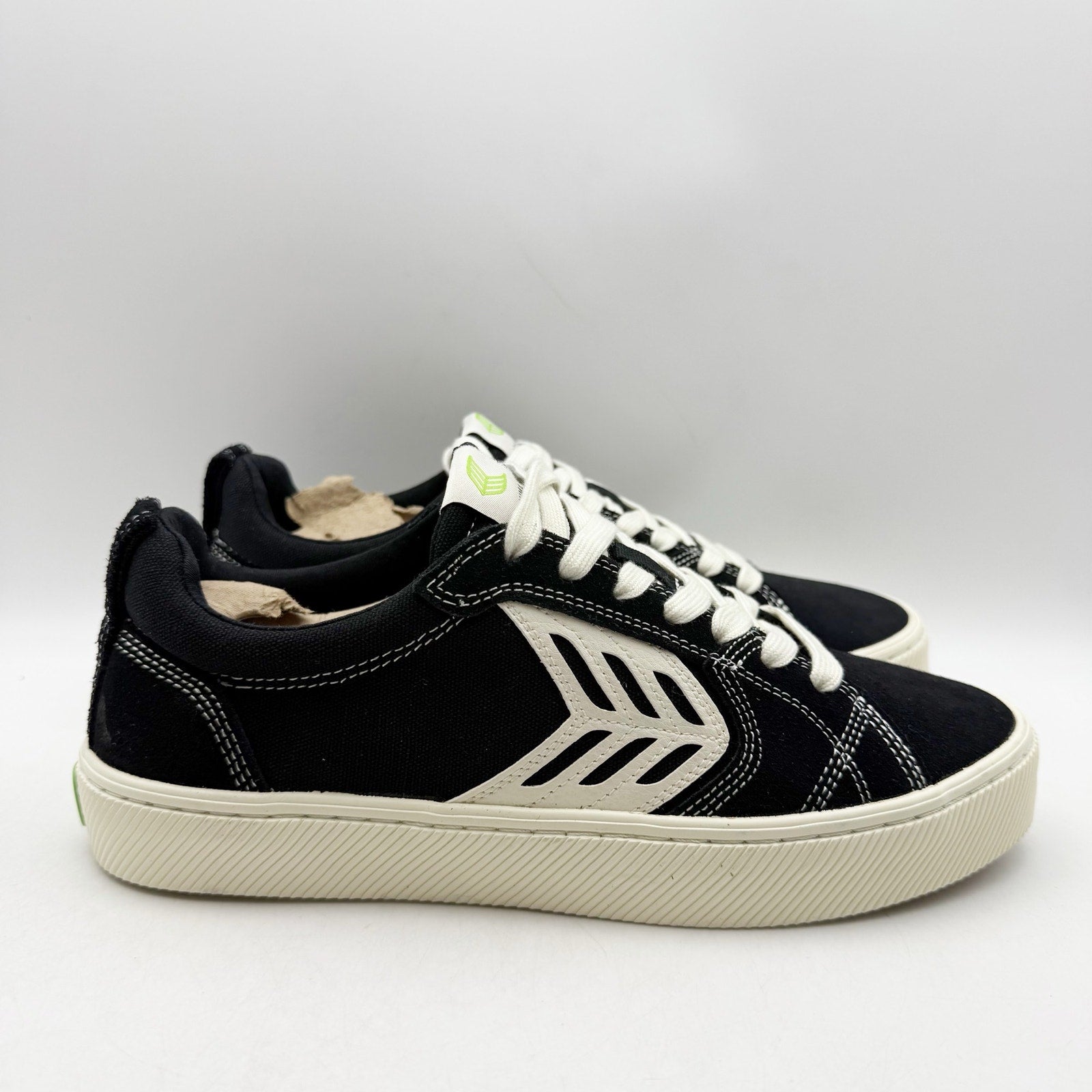 CARIUMA Catiba Pro Low Sneakers MENS 8 WOMENS 9.5 EU 40.5 Black White Canvas NIB