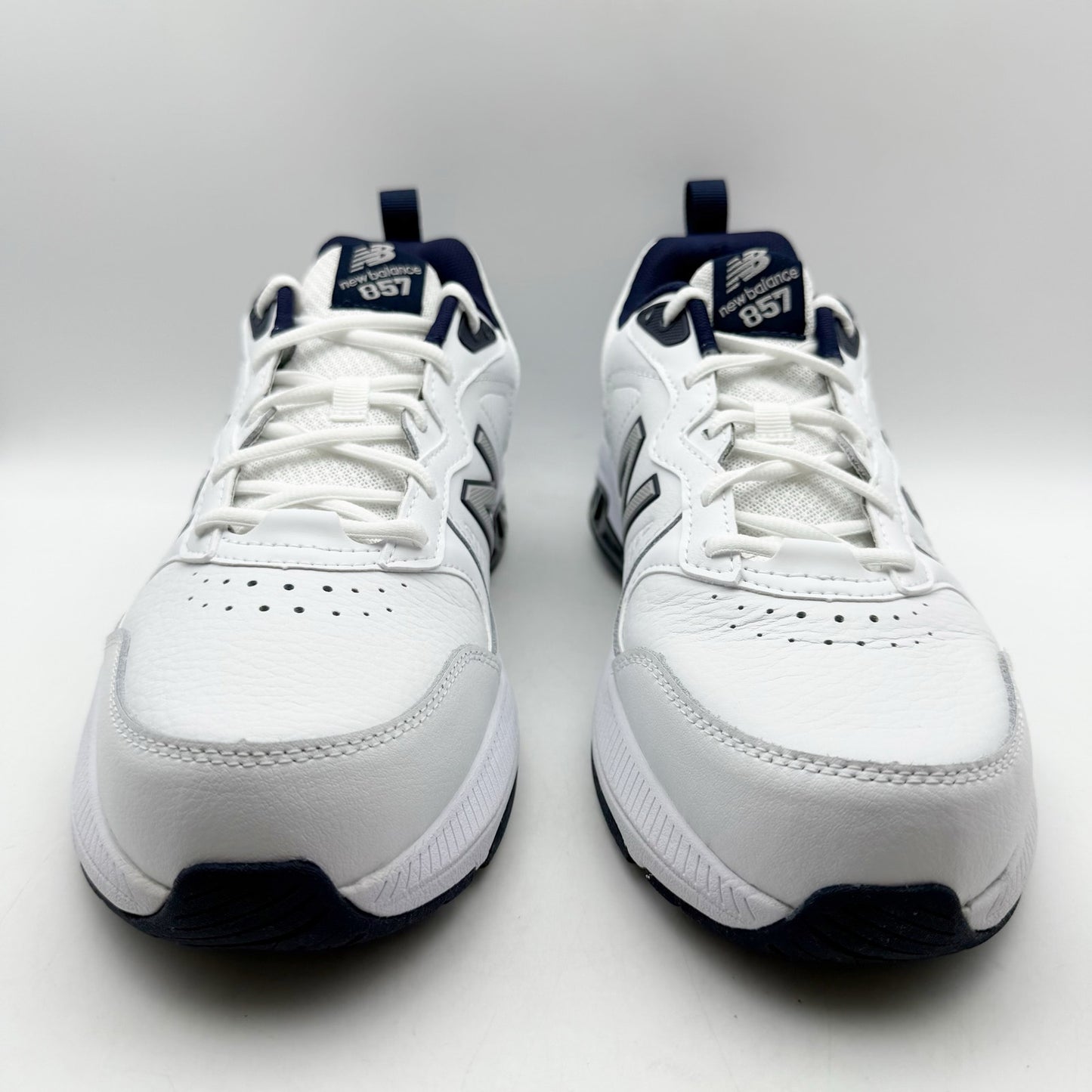 New Balance Mens 857v3 Training Sneakers US 7.5 XW White Navy Athletic NIB