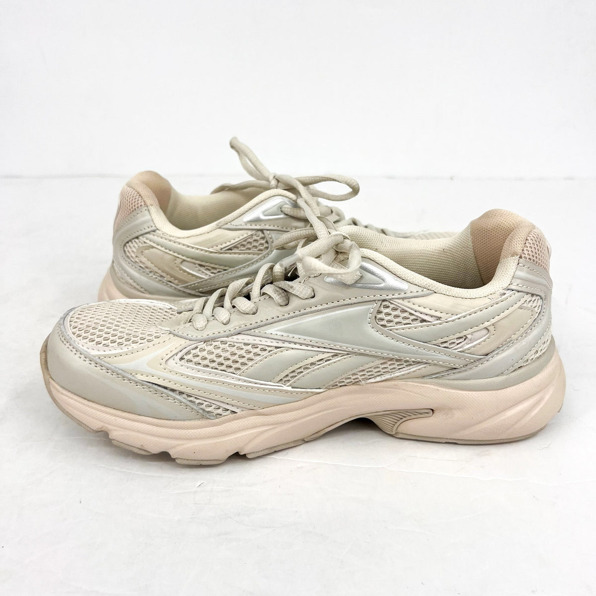 REEBOK Women's Belwave Leather Sneakers Size 9 EU 40 Tan Natural Lace Up NWOB