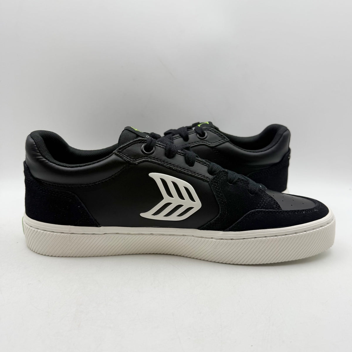 CARIUMA Mens Vallely Low Top Sneakers Size 9.5 Black Leather Suede NWOB
