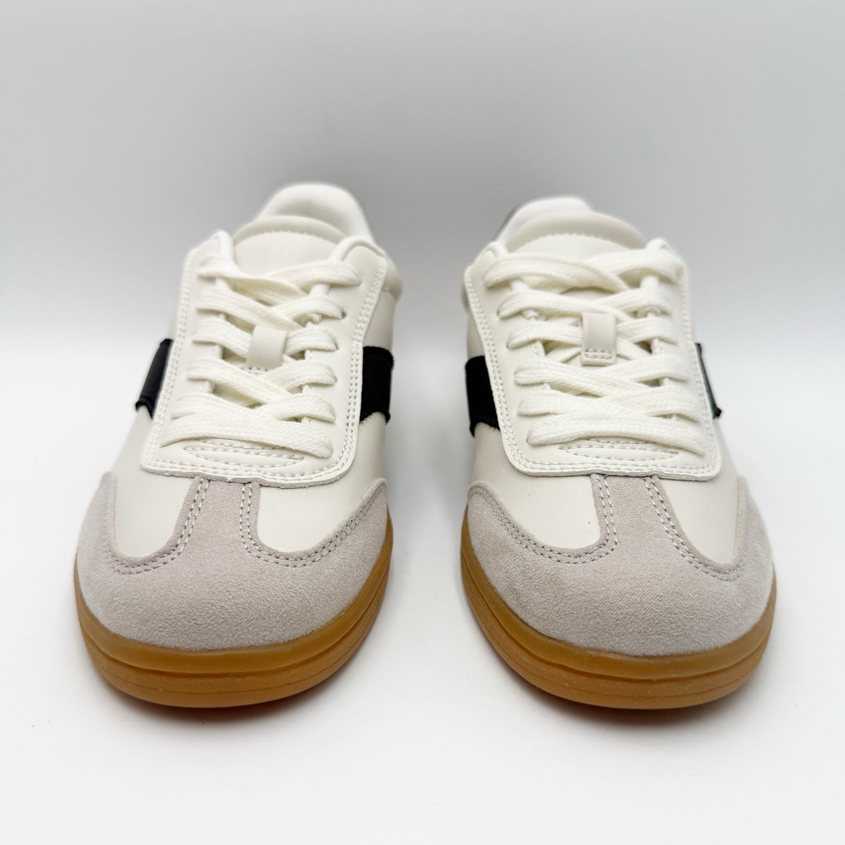 Universal Thread Womens Spencer Fashion Sneakers Size 6 White Black NWOB