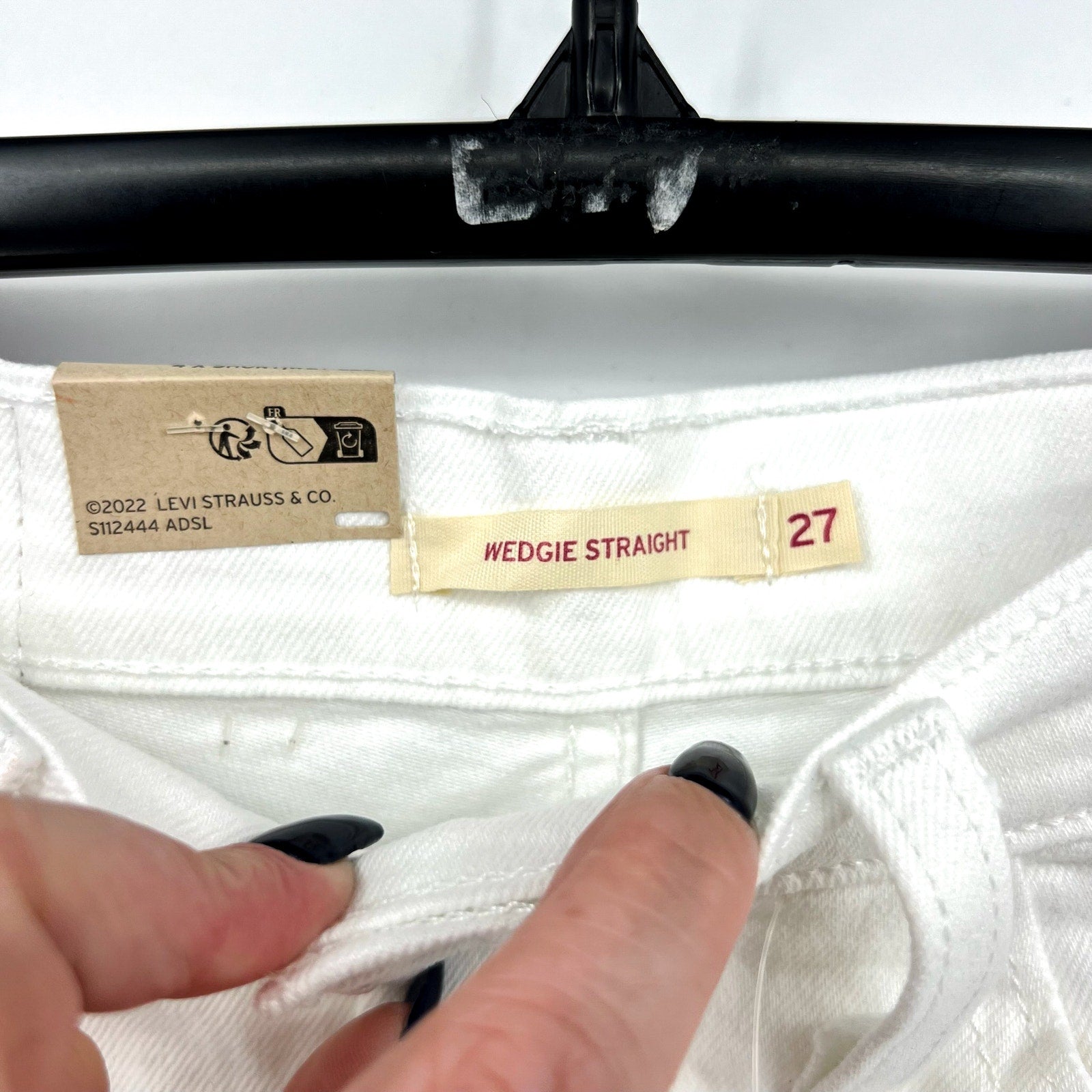 Levi's Womens Wedgie Straight Leg Jeans 27x28 Size 4 White 34964-0184 NWT