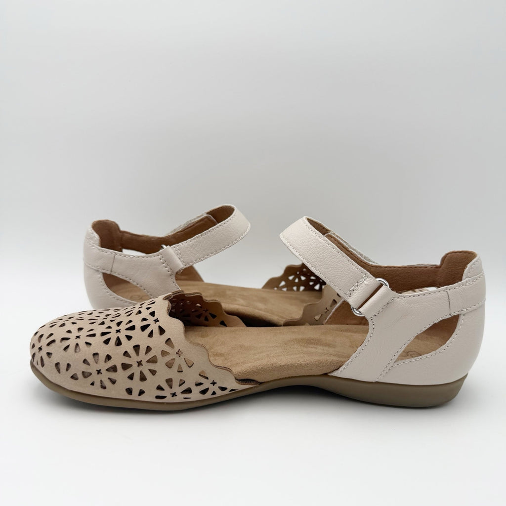 Earth Womens Betti Flats Size 9.5 M Ivory White Leather Perforated Scalloped NIB