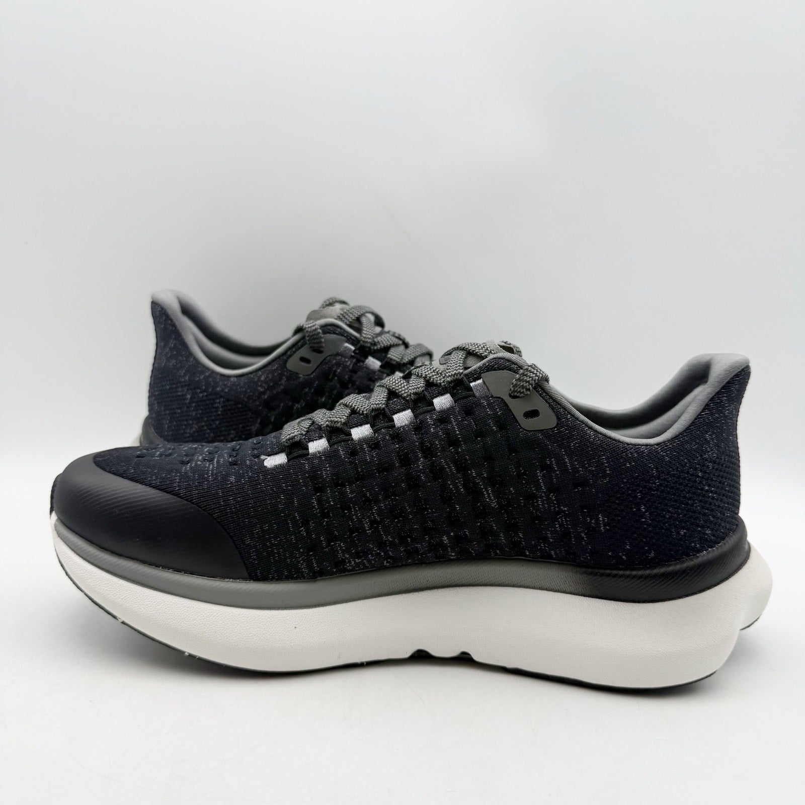 Rabbit Womens Dream Chaser Running Shoes US 9 EU 40 Black Athletic NIB