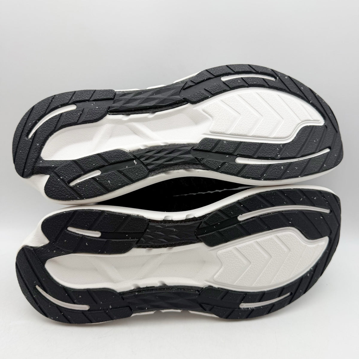 Rabbit Mens Dream Chaser Athletic Shoes Size 9.5 Black White Running NIB