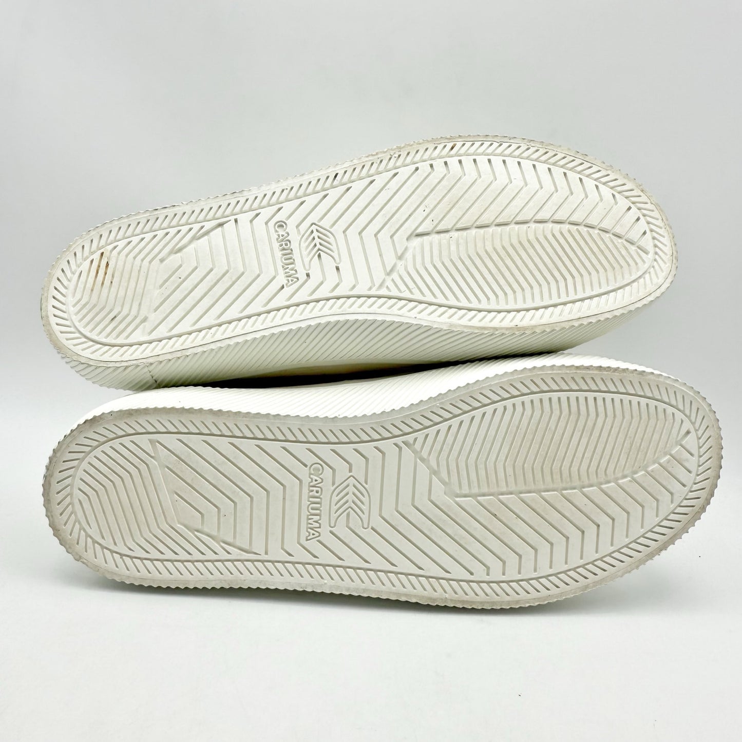 Cariuma Womens OCA Low Sneakers US 7 M EU 38 Off White Canvas NIB