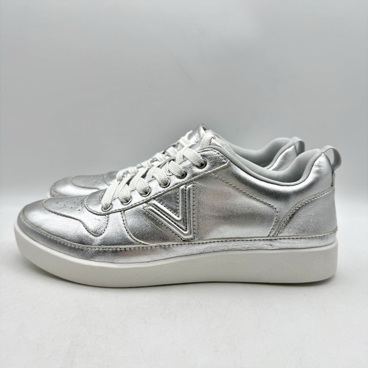 Vionic Womens Elise Casual Sneakers Size 8.5 EU 39 Silver Leather NIB