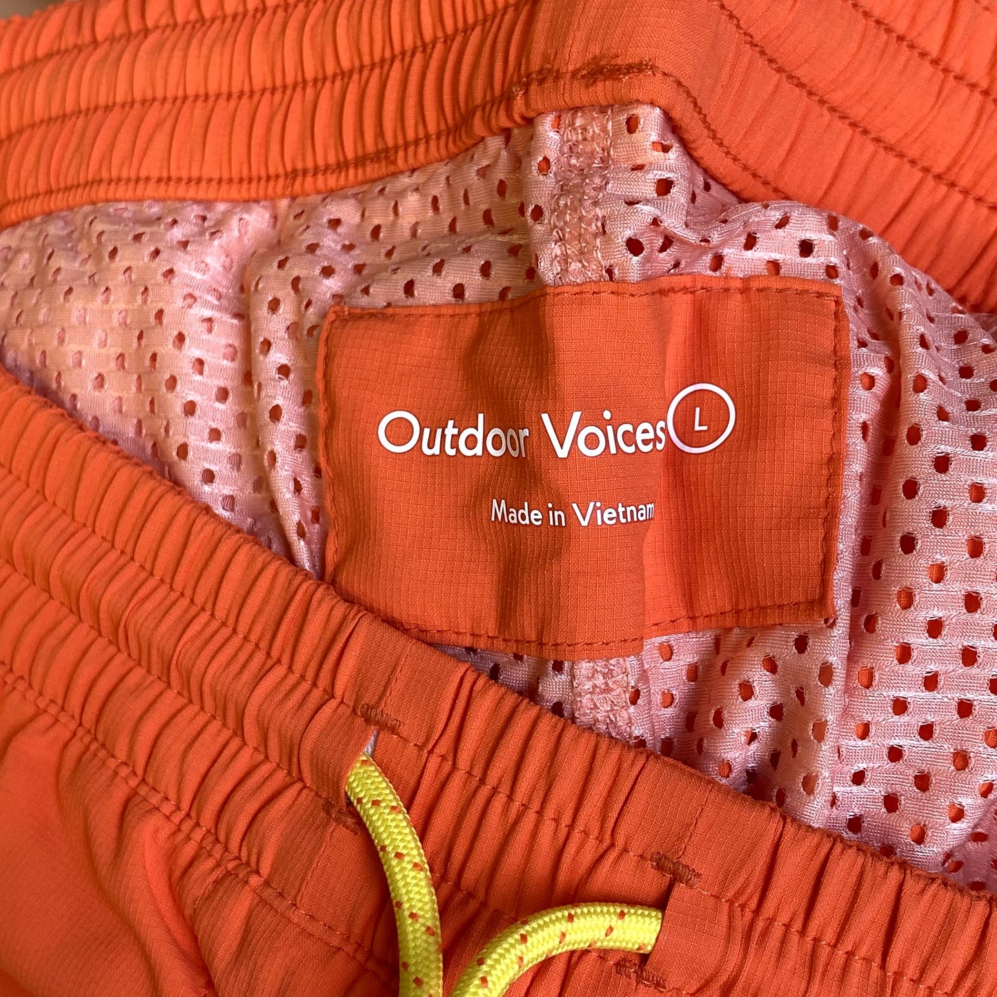 OUTDOOR VOICES Mens SolarCool 7" Beach Shorts Hibiscus Orange LARGE