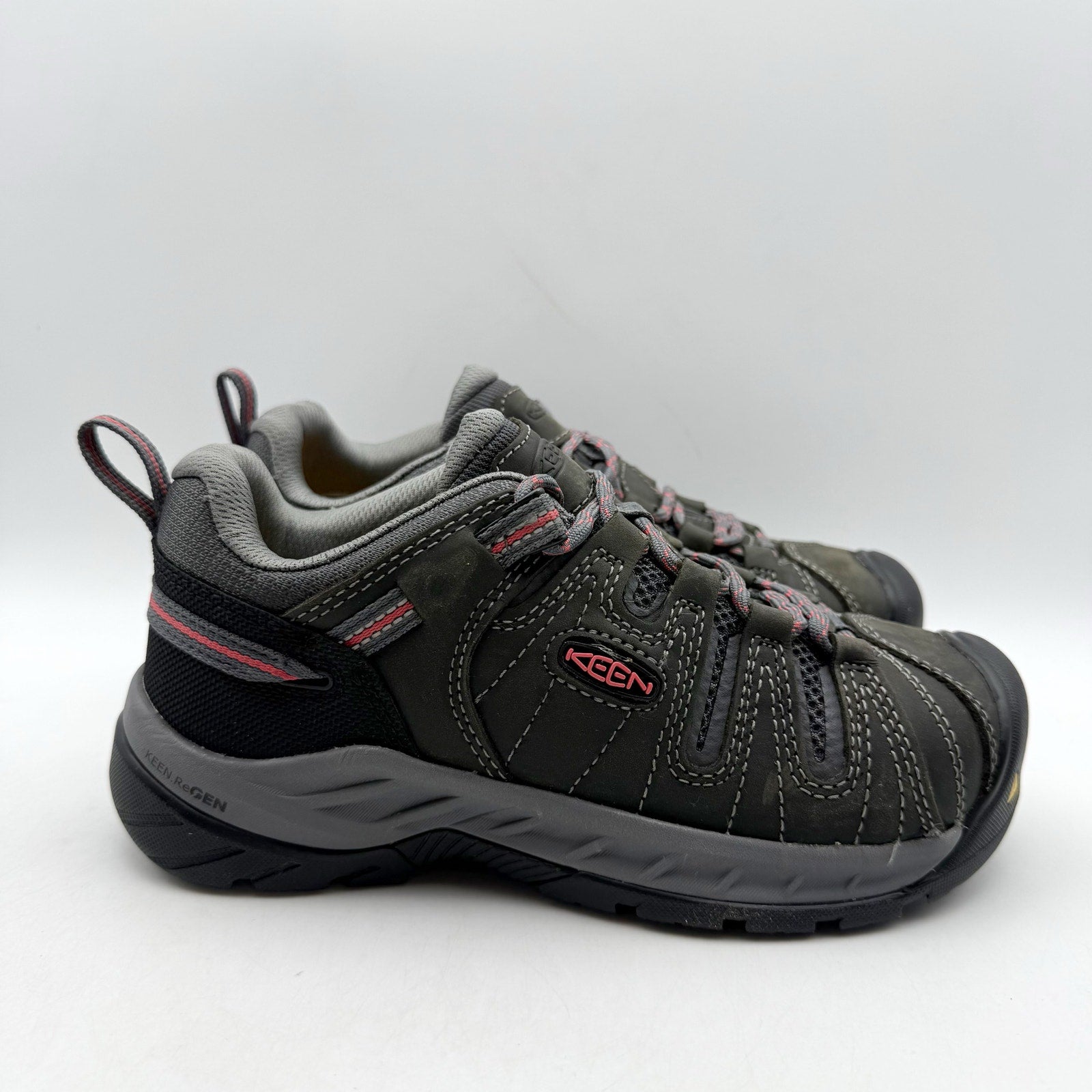 Keen Womens Flint II Steel Toe Work Sneakers Size 5 WIDE Grey Leather NIB