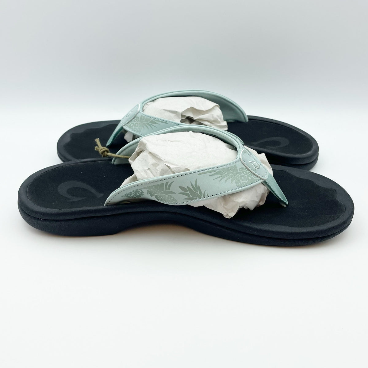 OluKai Womens Ohana Flip Flop Sandals Size 7 Blue Swell Hua Pineapple Print NIB