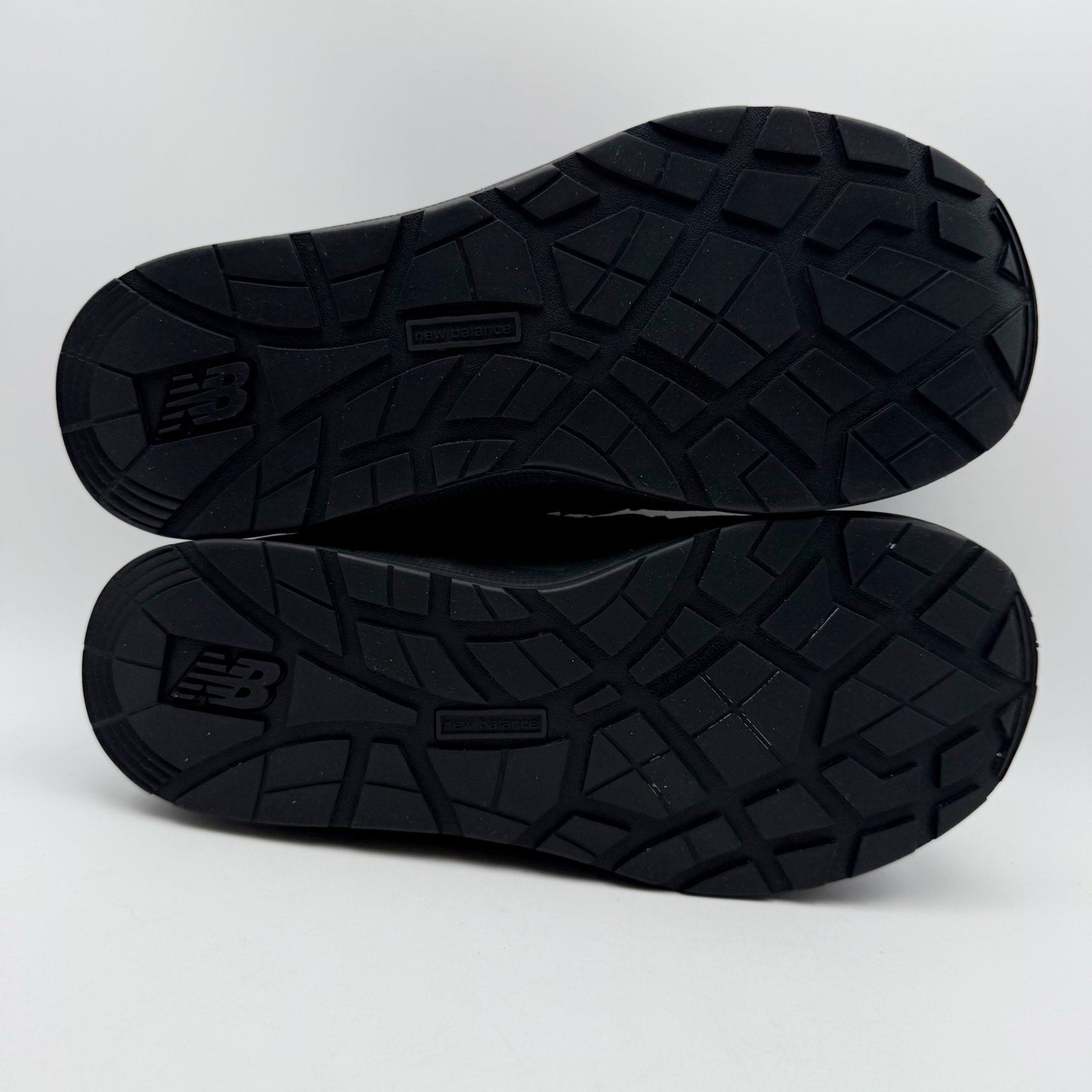 New Balance Womens Elite Lite Work Shoes US 7.5 Black Purple CT SR Sneakers NIB
