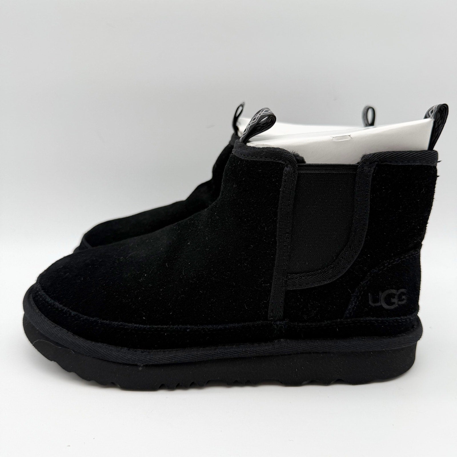 UGG Kids Neumel Chelsea Boots US 2 EU 33.5 Black Cow Suede NIB