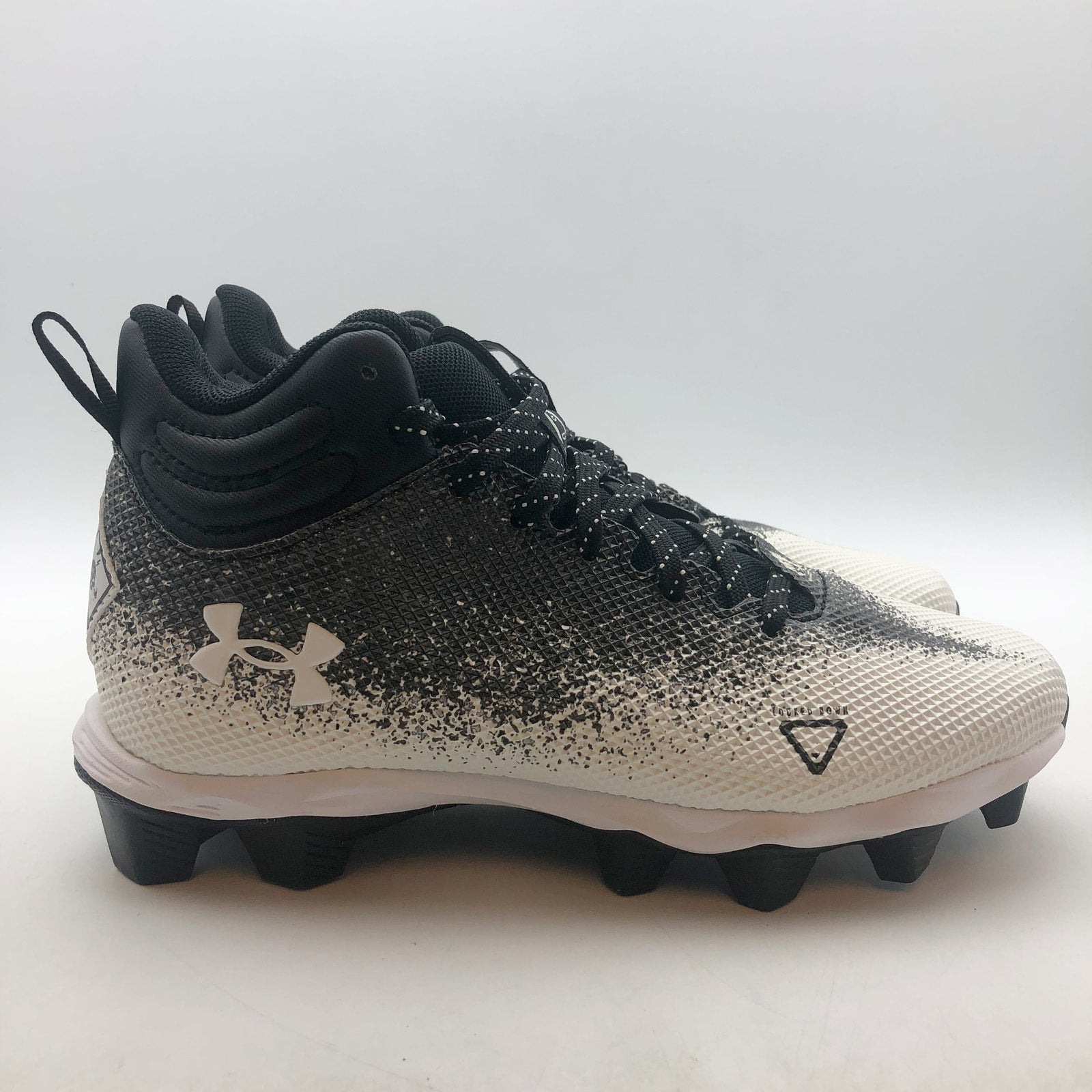 Under Armour Boys Spotlight Franchise RM 2.0 Football Cleats Size 4.5 Black NWOB