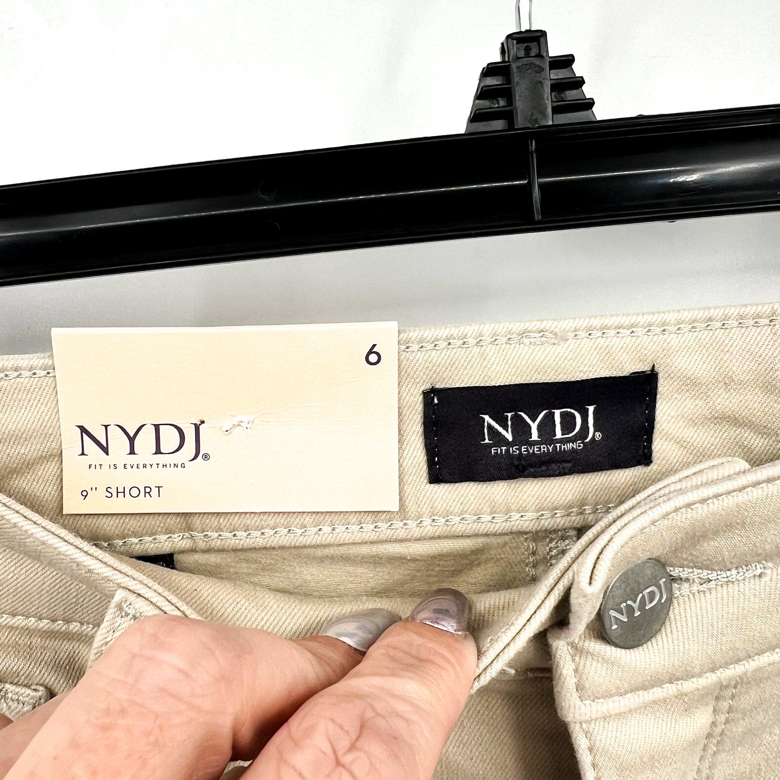 NYDJ Women's Ella Denim Shorts Size 6 Feather Beige Side Seam Slit Bermuda NWT