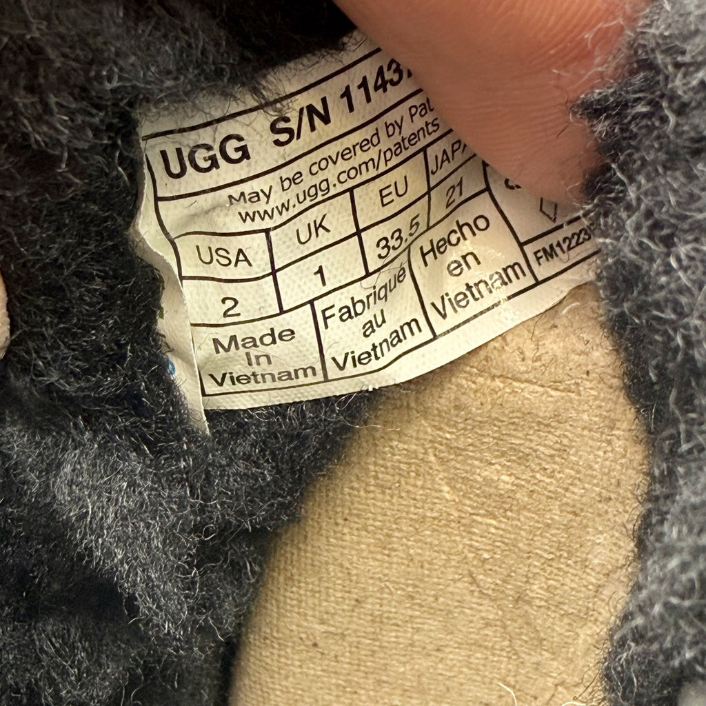 UGG Kids Neumel Chelsea Boots US 2 EU 33.5 Black Cow Suede NIB