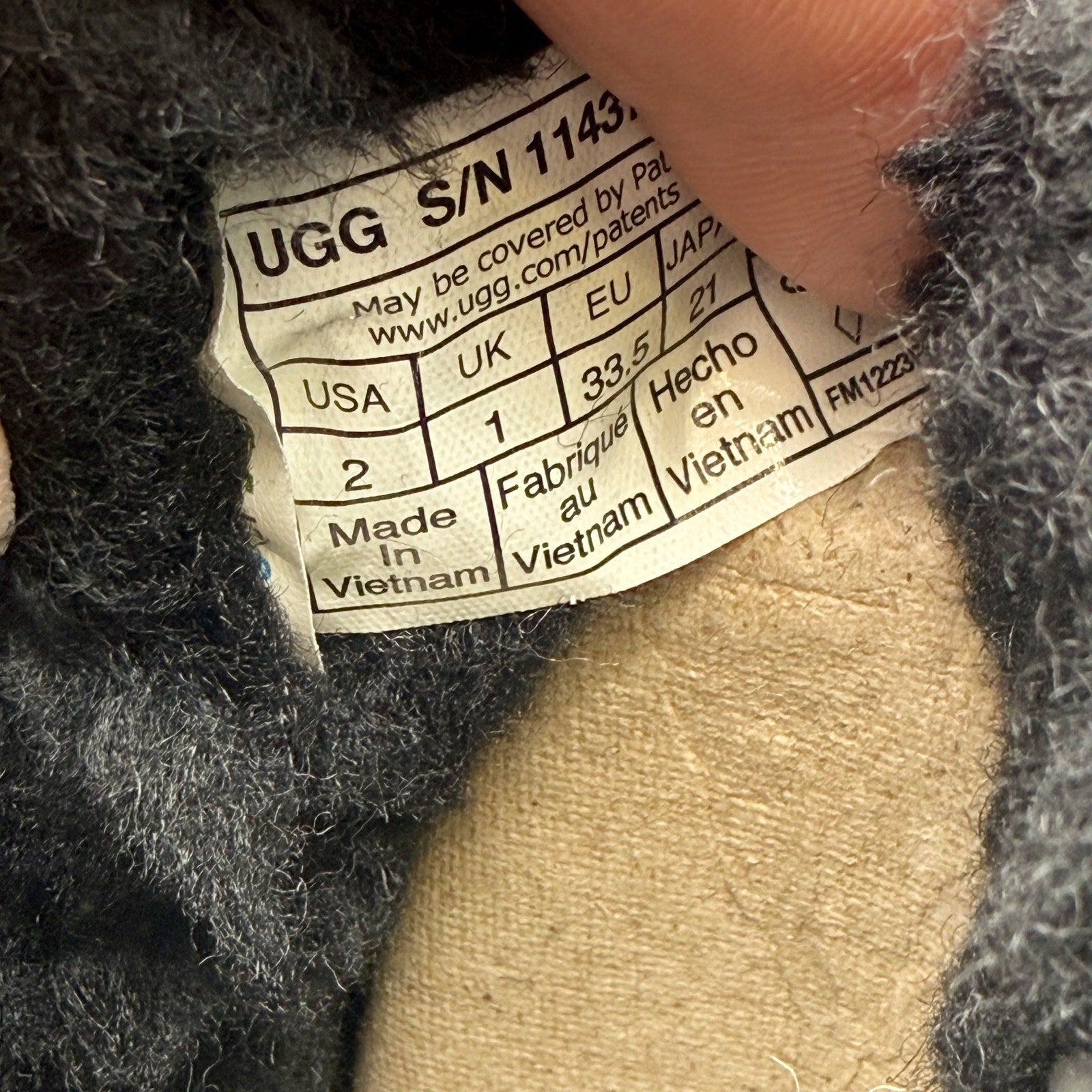UGG Kids Neumel Chelsea Boots US 2 EU 33.5 Black Cow Suede NIB