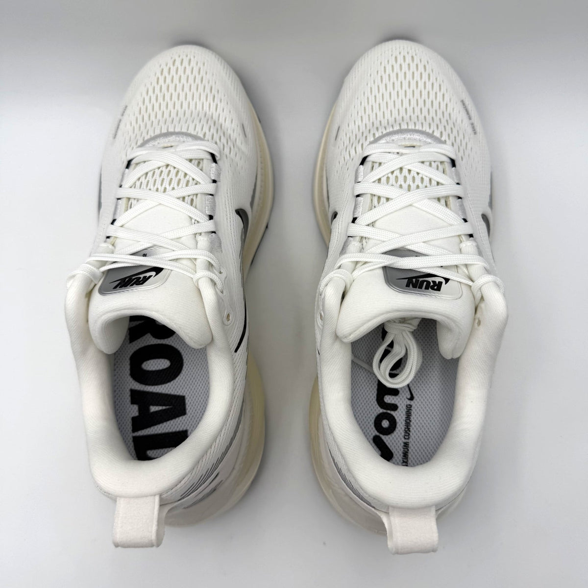 Nike Womens Vomero 18 Running Shoes Size 8 EU 39 White Black Athletic NIB