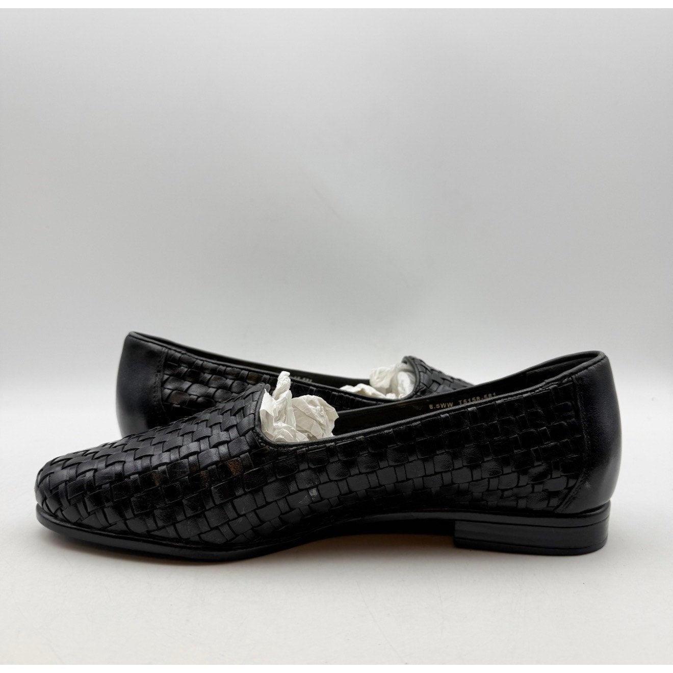 TROTTERS Womens Liz Loafers Size 8.5 Extra Wide Black Woven Leather Slip-On NWOB