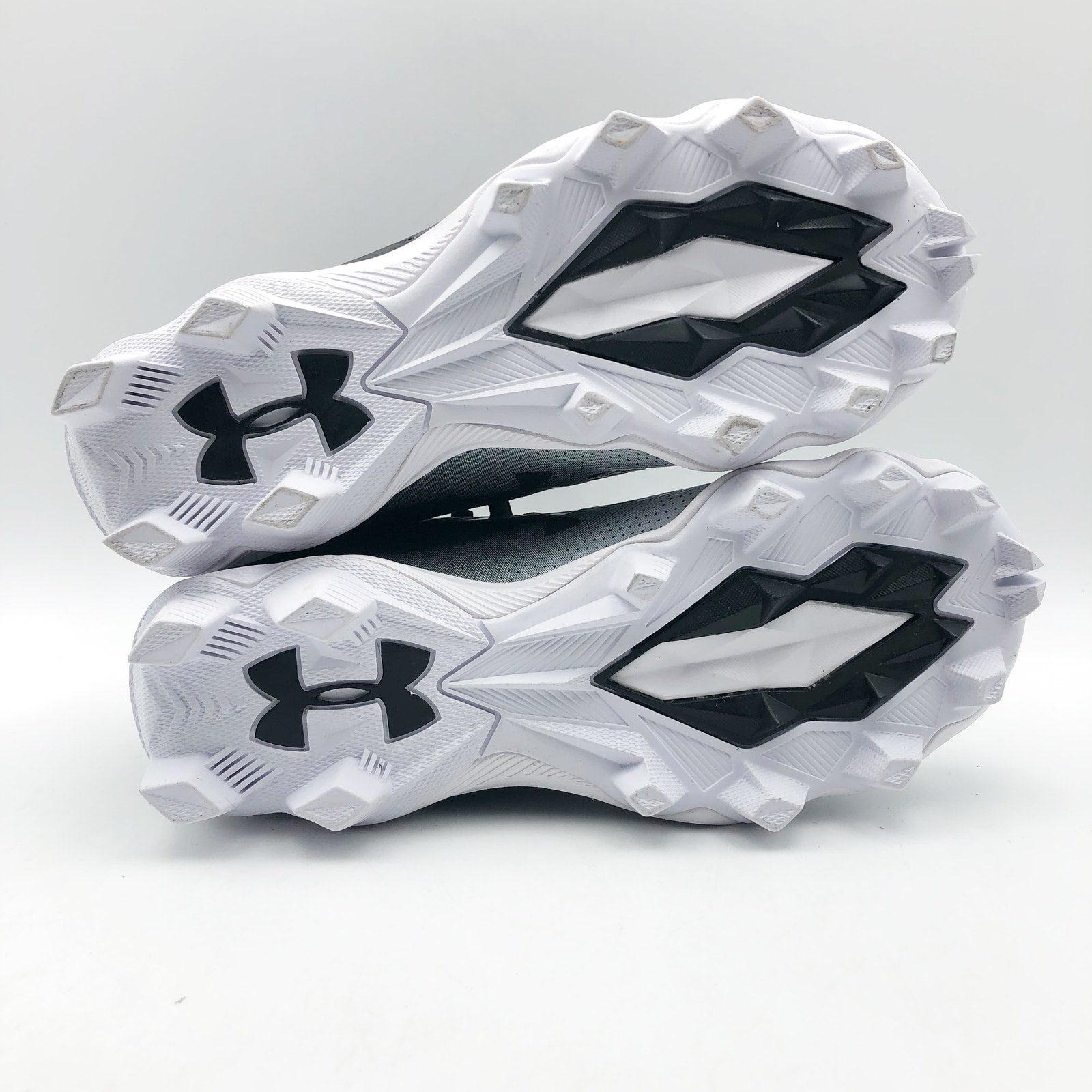 Under Armour Spotlight Fran 4.0 Football Cleats Youth Size 2 Black White NWOB