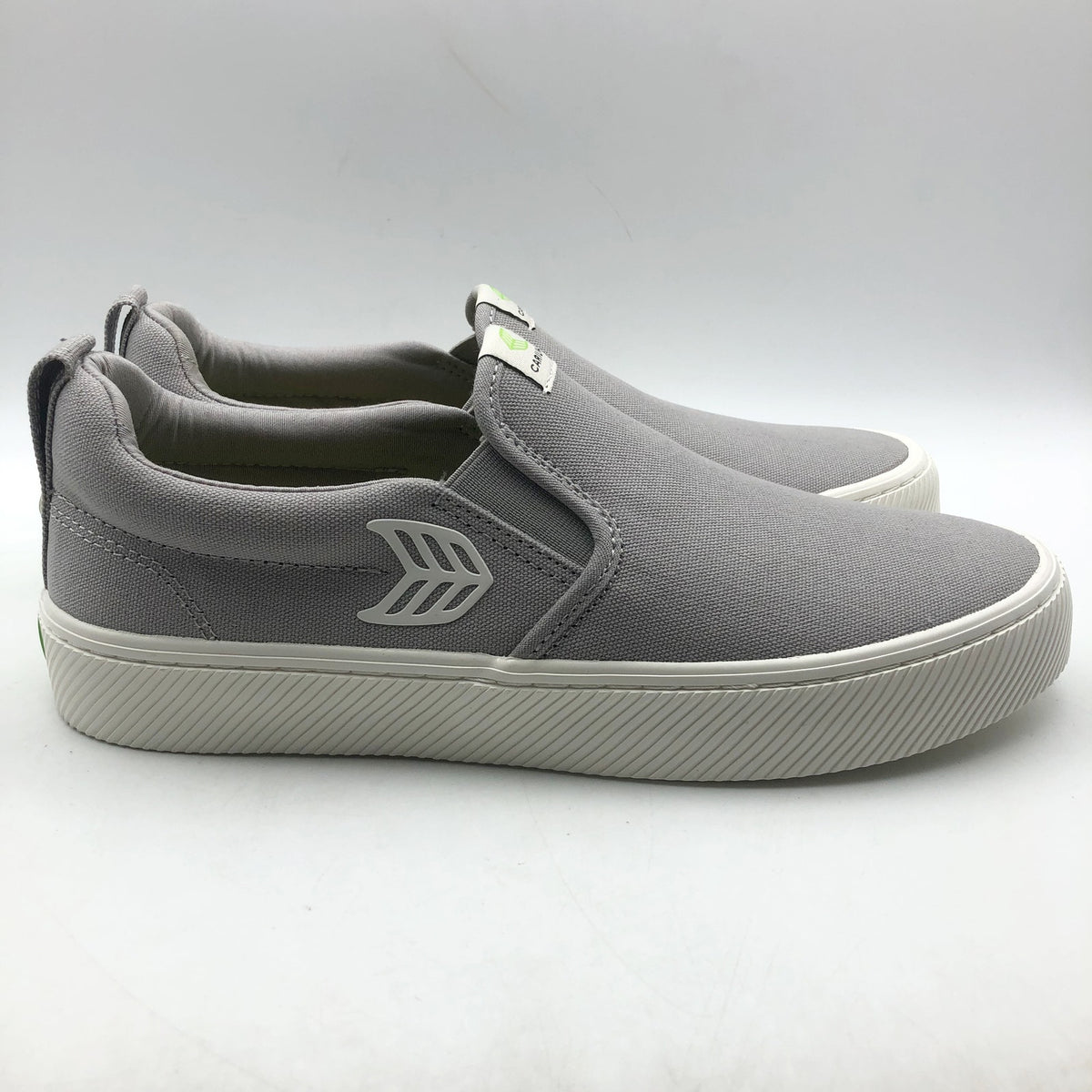 Cariuma Women's Canvas Slip On Casual Sneakers Size 7 Light Grey NIB