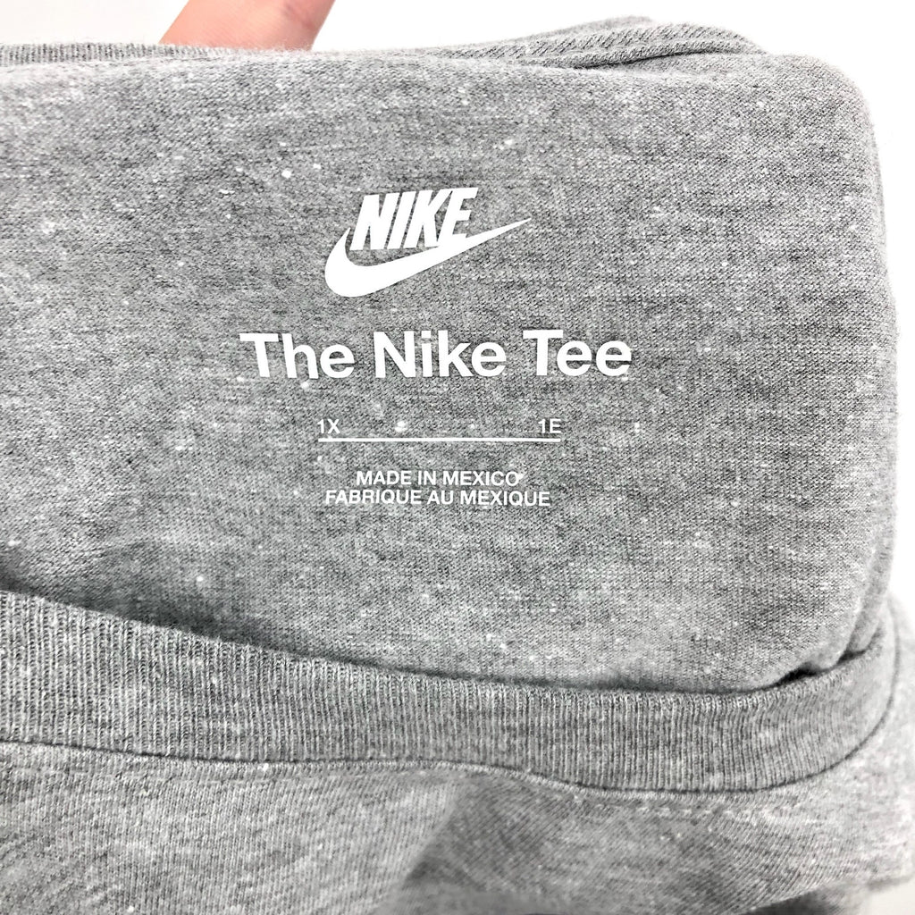 NIKE Women's The Nike Club Essential Tee 1X Grey Knit Short Sleeve Tshirt NWT