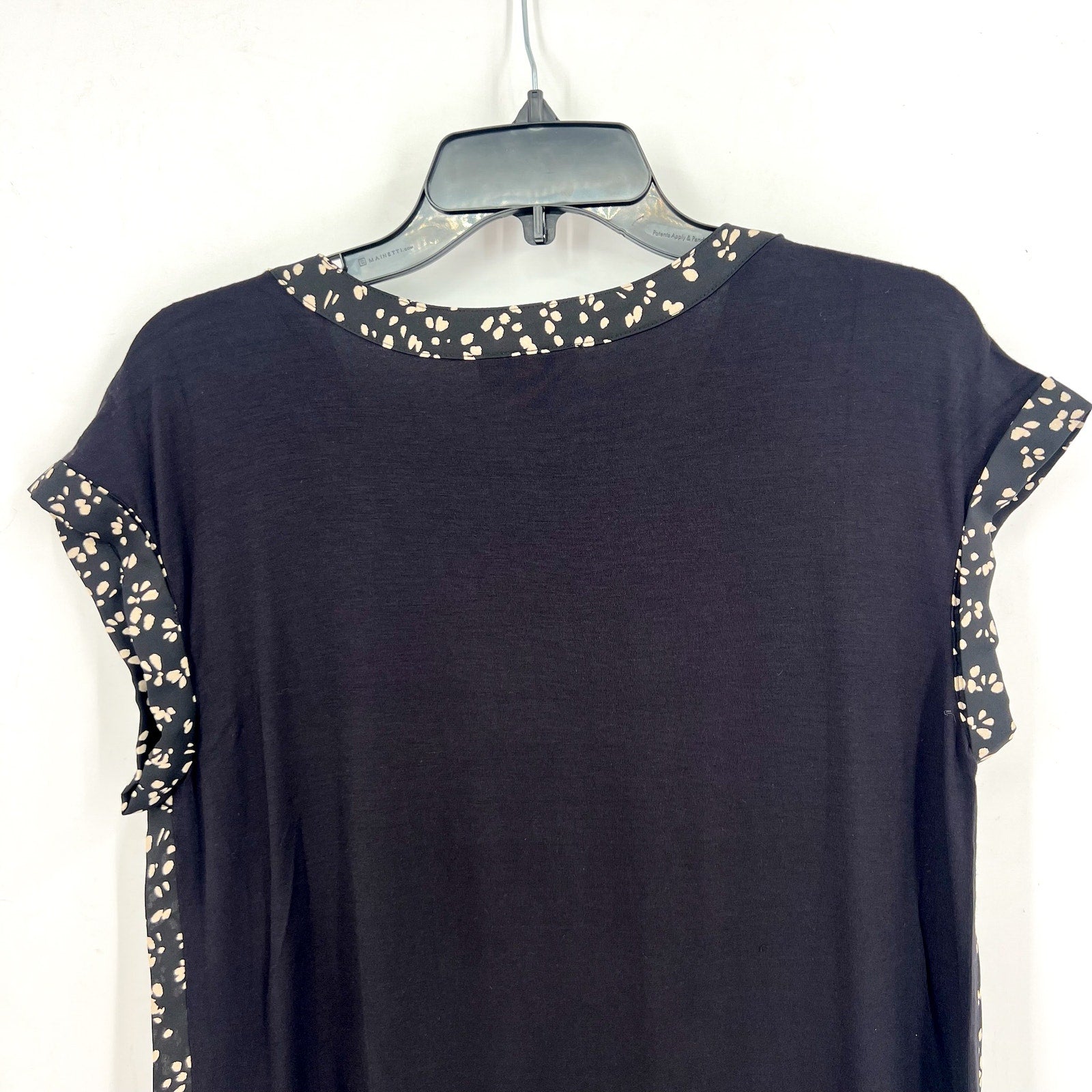 FORTUNE + IVY Womens V Neck Top Medium Black White Printed Short Sleeve NWOT