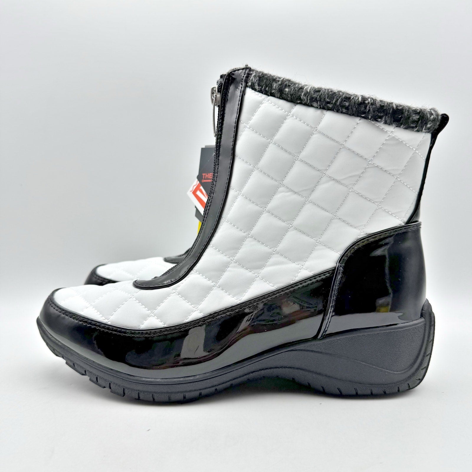 Khombu Womens Megan Snow Boots Size 8 Wide White Black Waterproof NIB