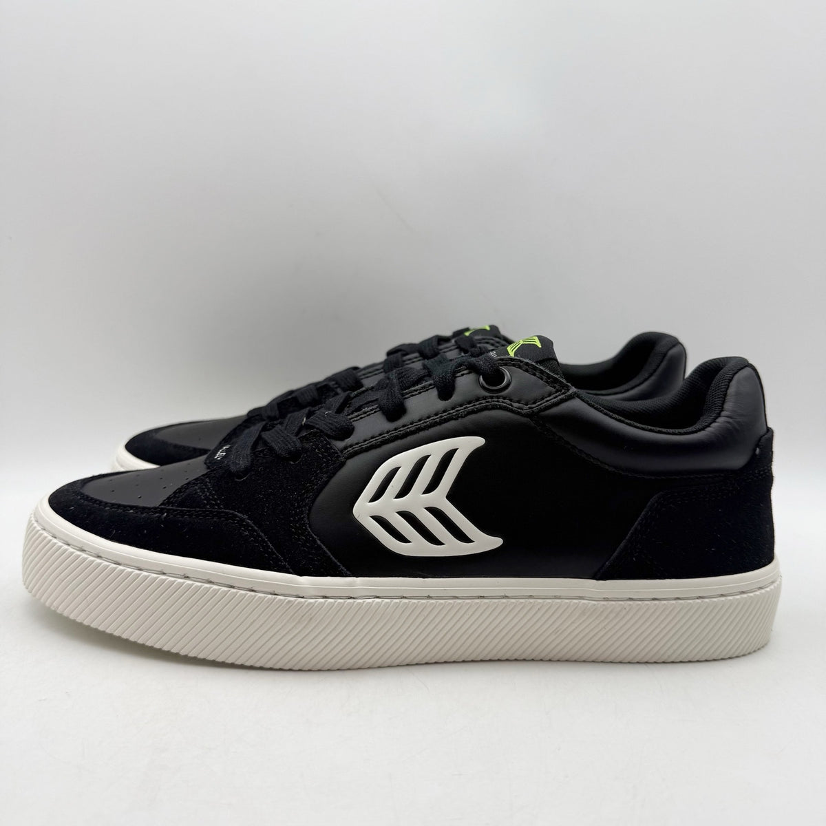CARIUMA Mens Vallely Low Top Sneakers Size 9.5 Black Leather Suede NWOB