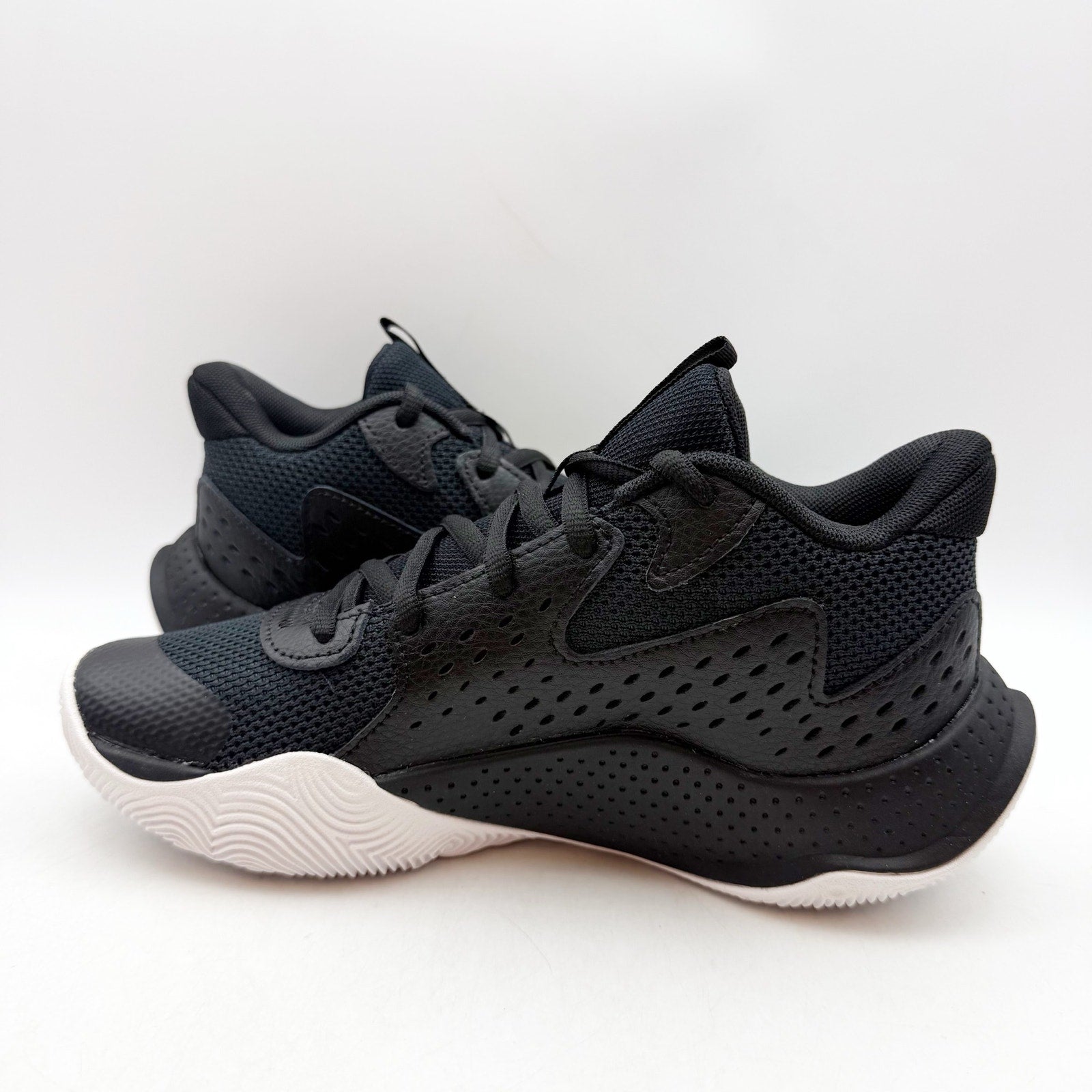 Under Armour Boys GS Jet '23 Basketball Athletic Shoes 4 Youth Black Gold NWOB