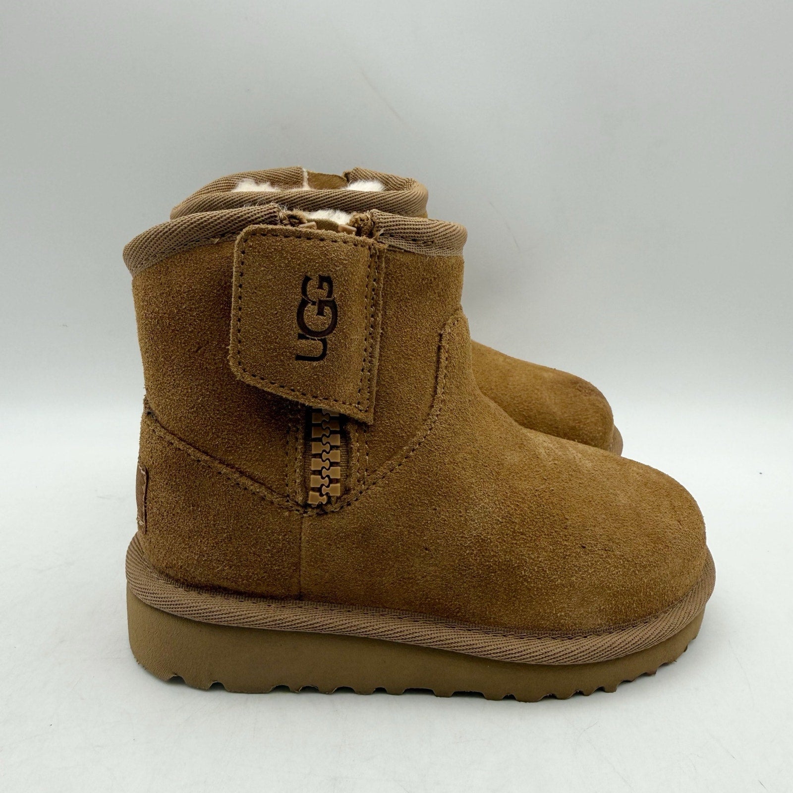 UGG Little Kids Adri Classic Mini Boots Size 8 EU 25 Brown Chestnut Suede NIB