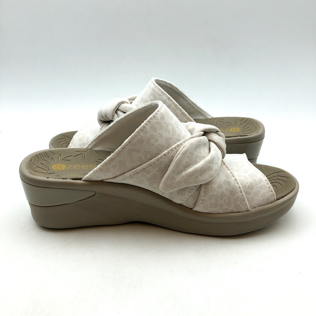 BZEES Womens Smile Comfort Wedge Slide Sandals 6.5 WIDE Cream Cheetah NIB