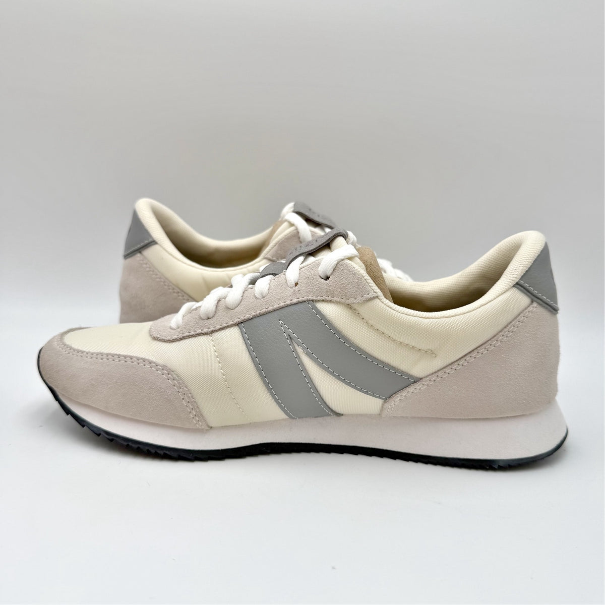 KIZIK Womens Milan Hands Free Sneakers Size 8 EU 39.5 Mist Grey Cream NIB