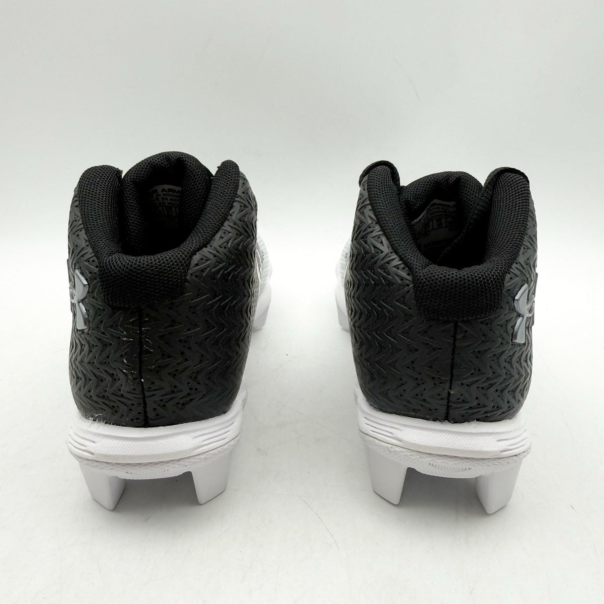 Under Armour Boys 10 Spotlight Franchise RM 4.0 Football Cleats Black White NIB
