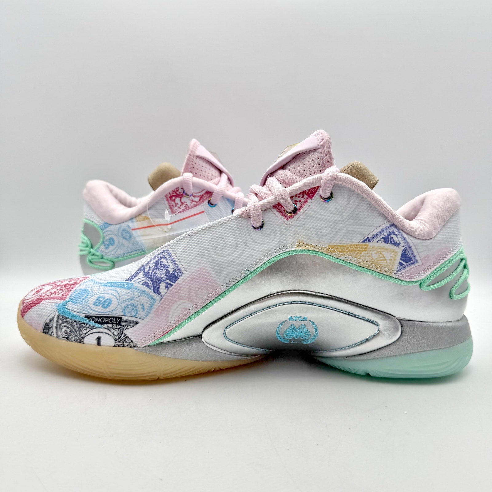 Nike Monopoly LeBron XXII 22 QS Currency Athletic Shoes Mens 10 White Pink NIB
