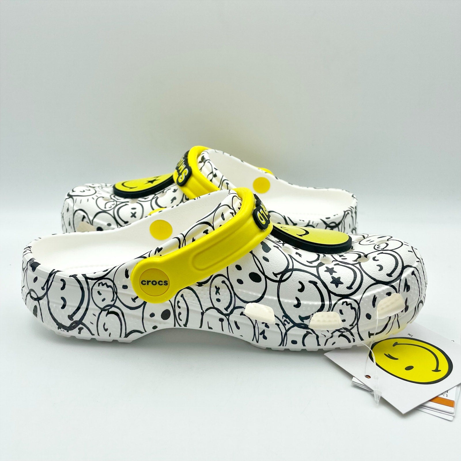Crocs Smiley World Clogs Kids 4 Youth WOMENS 6 White Yellow NWT