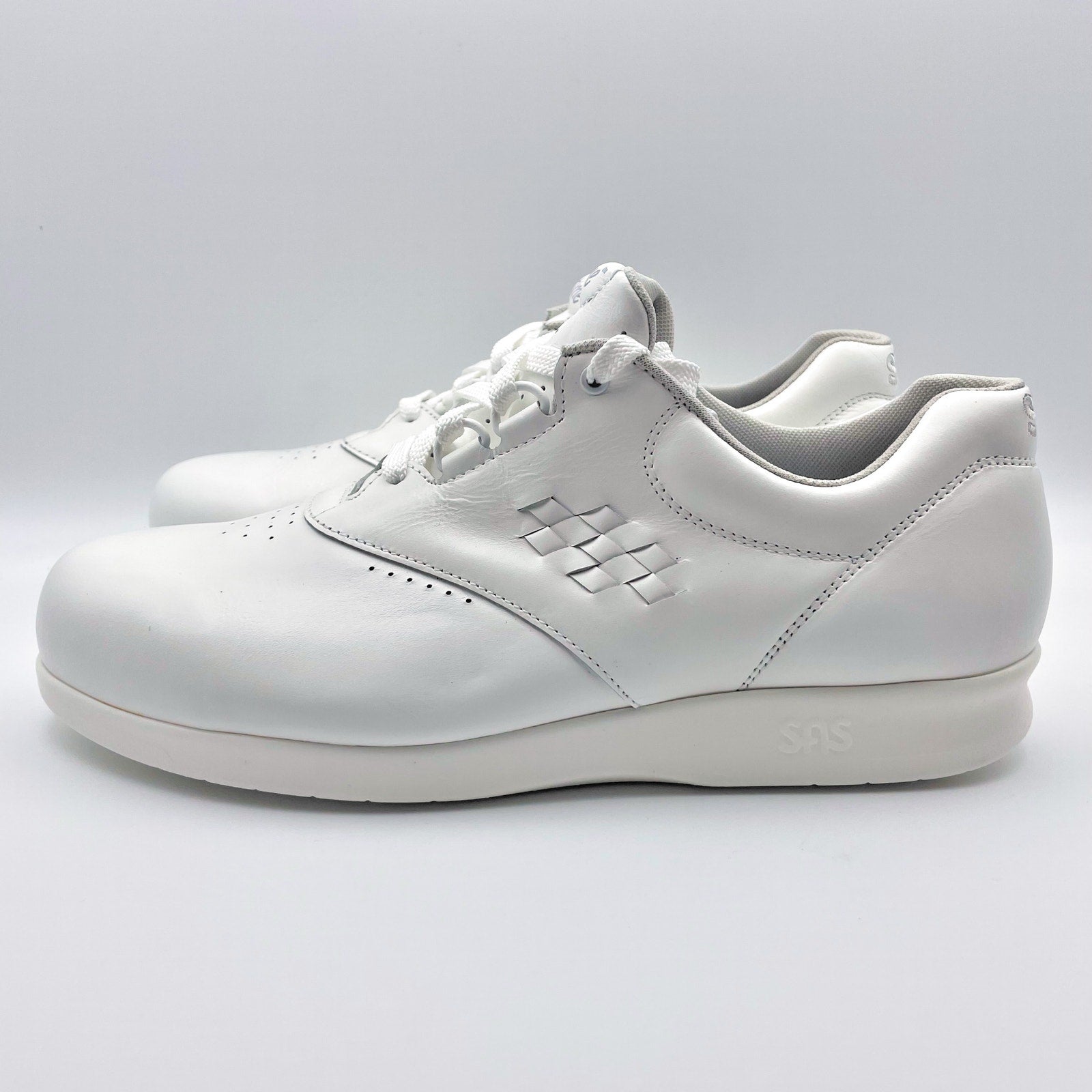SAS Womens Free Time Comfort Walking Sneakers US 10.5 Wide White Leather NIB