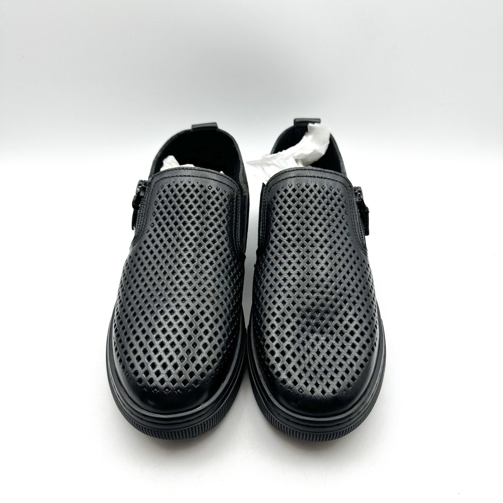 Propet Womens Kate Casual Sneaker Size 7.5 Black Perforated Leather Slip-On NWOB