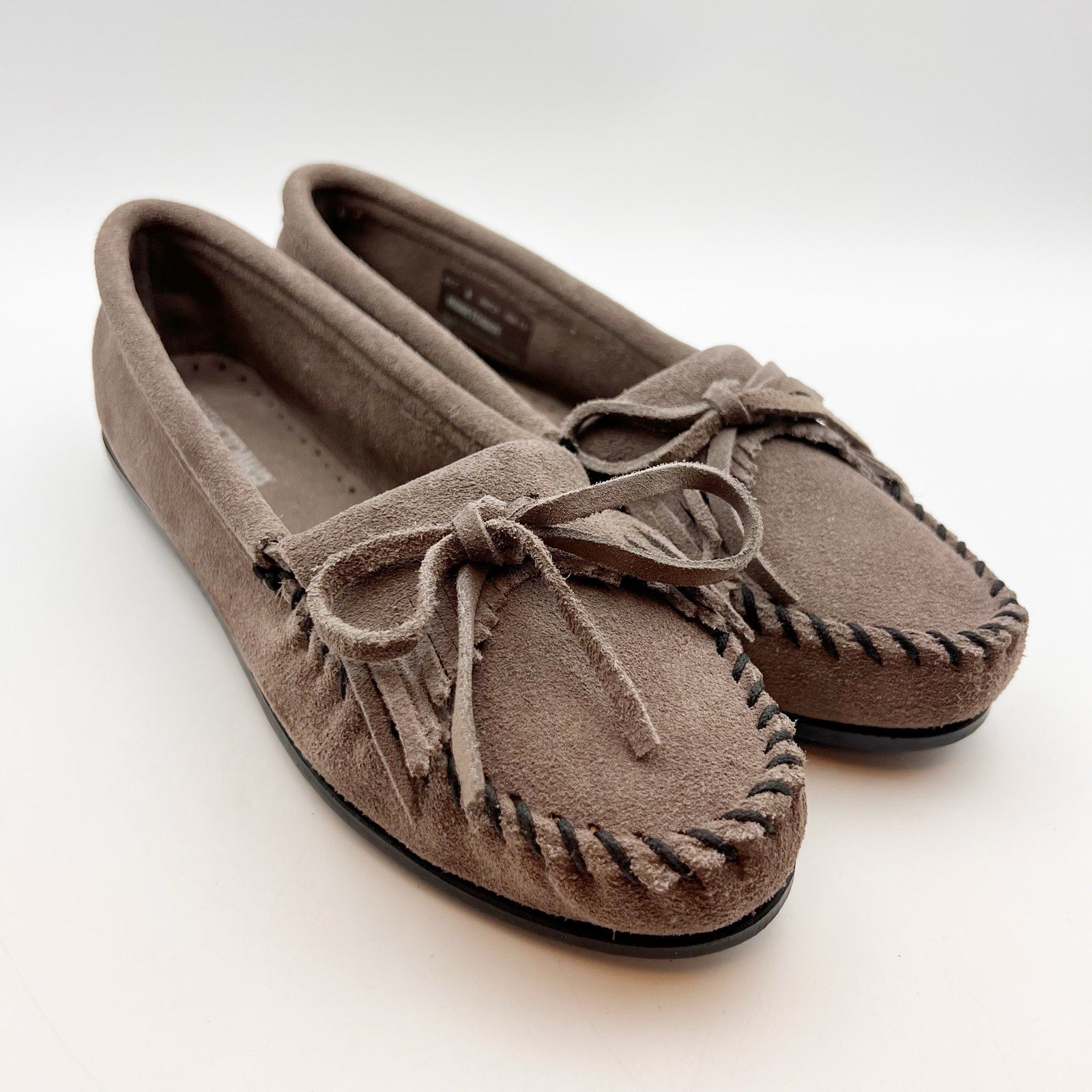 Minnetonka Womens Kilty Hardsole Moccasins Size 8 Grey Suede Slip-On NIB