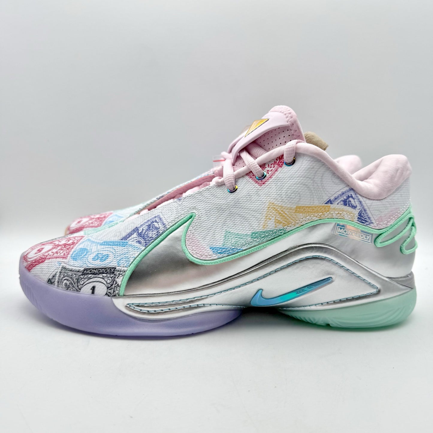 Nike Mens LeBron XXll Basketball Sneakers US 9 White Multicolor Athletic NIB