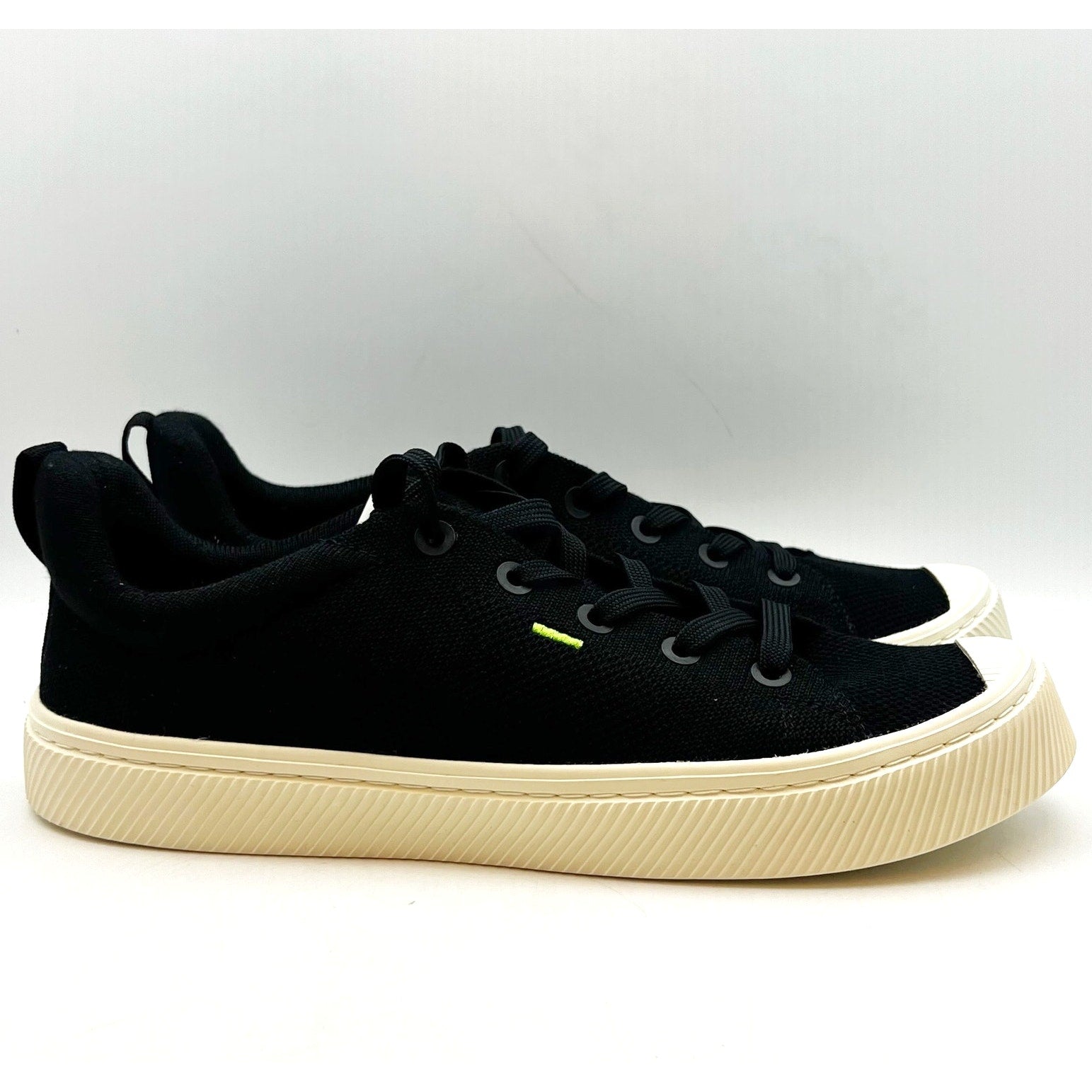 Cariuma IBI Low Casual Sneakers Mens 10.5 Womens 12 Black Bamboo Knit NIB