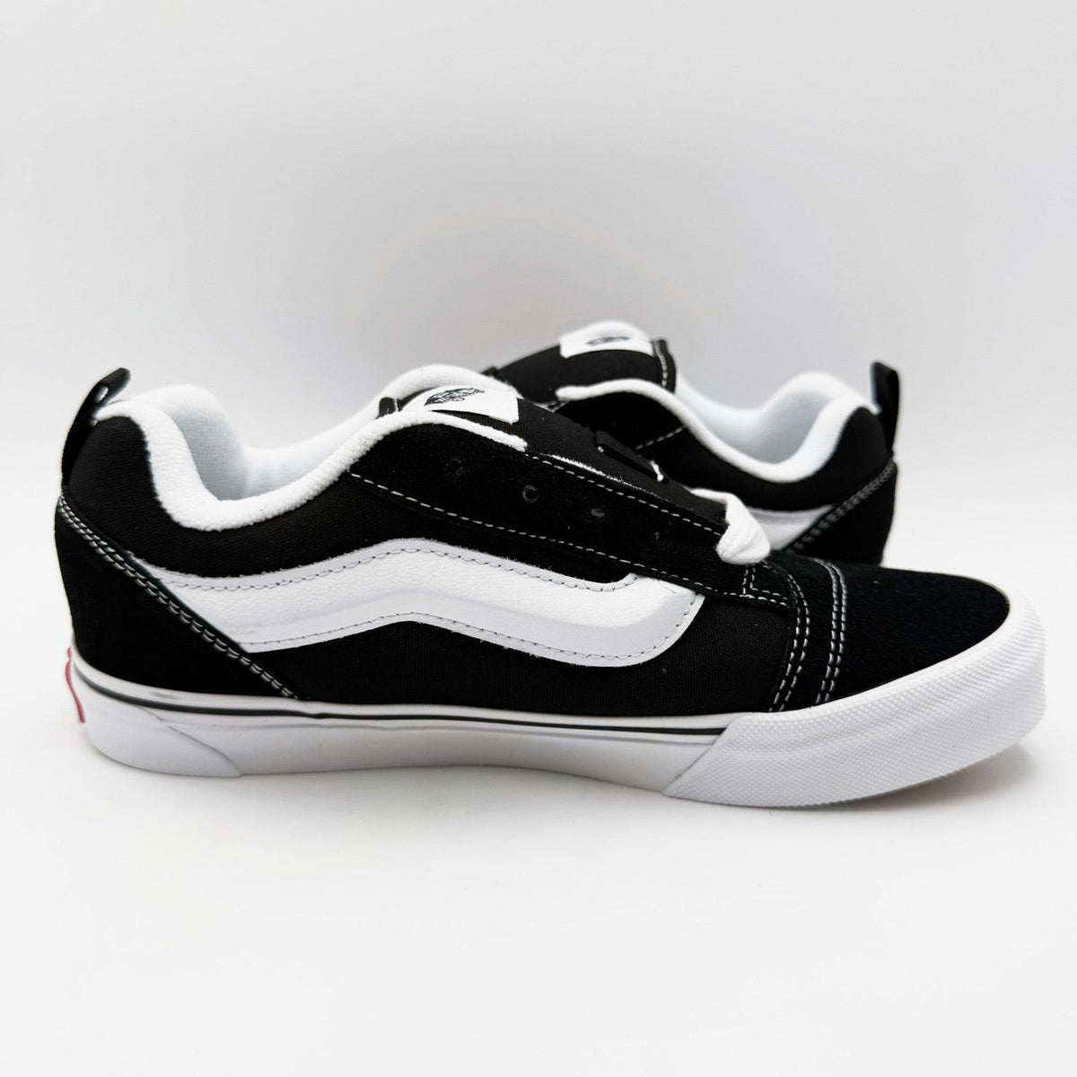 Vans Big Kids Knu Skool Casual Sneakers Youth Size 5 Black True White NIB