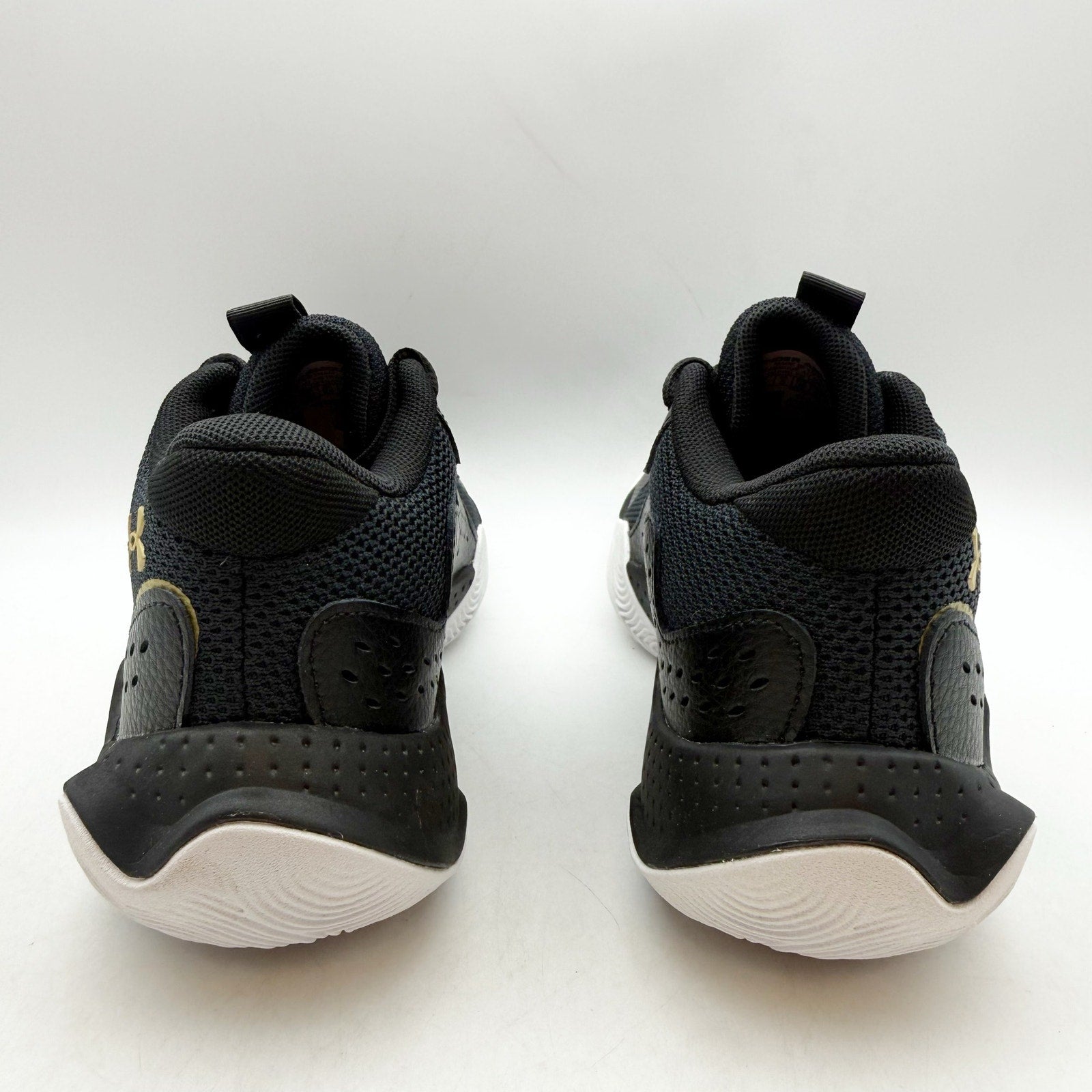 Under Armour Boys GS Jet '23 Basketball Athletic Shoes 4 Youth Black Gold NWOB