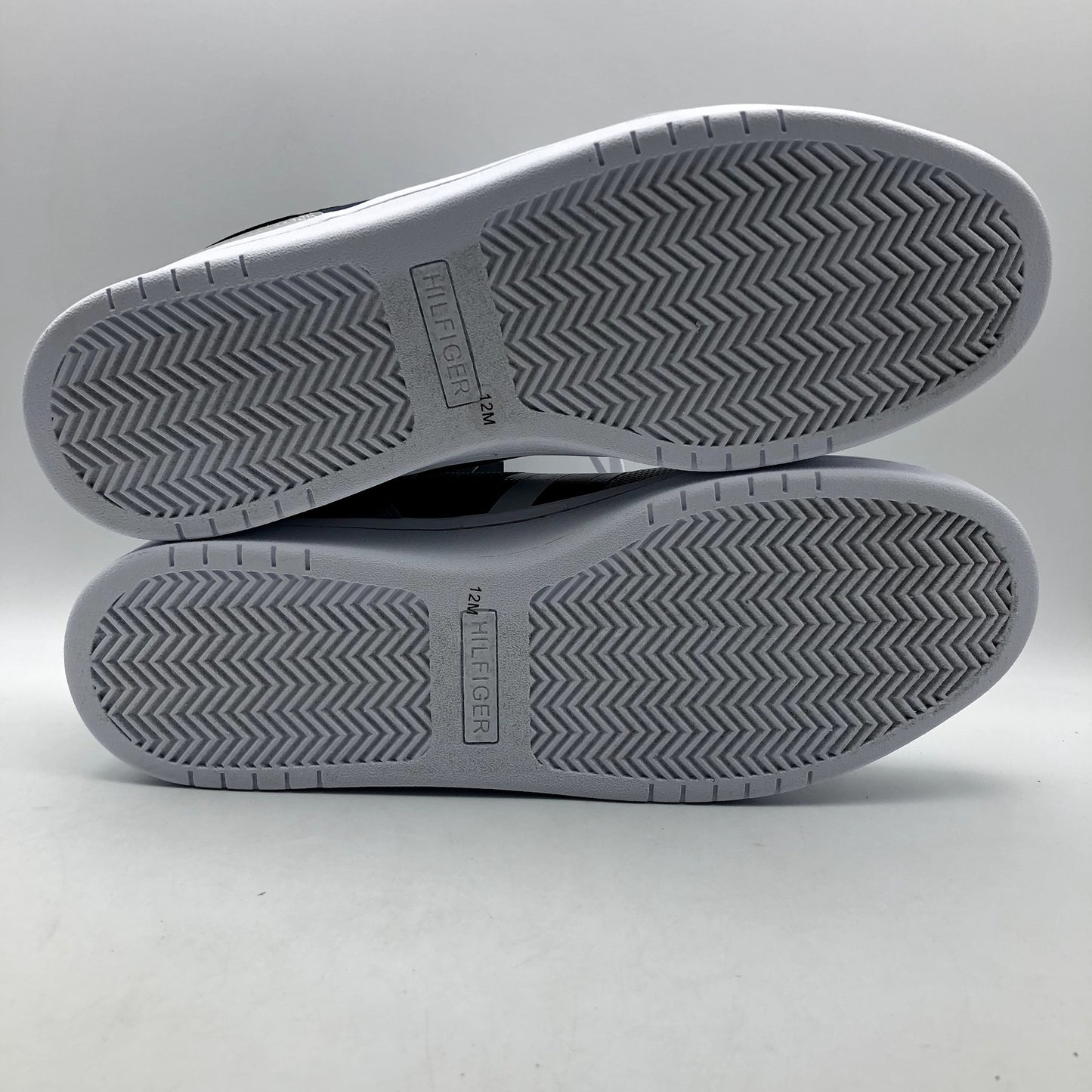 Tommy Hilfiger Mens Lessio Casual Sneakers Size 12 Grey Blue Red NIB