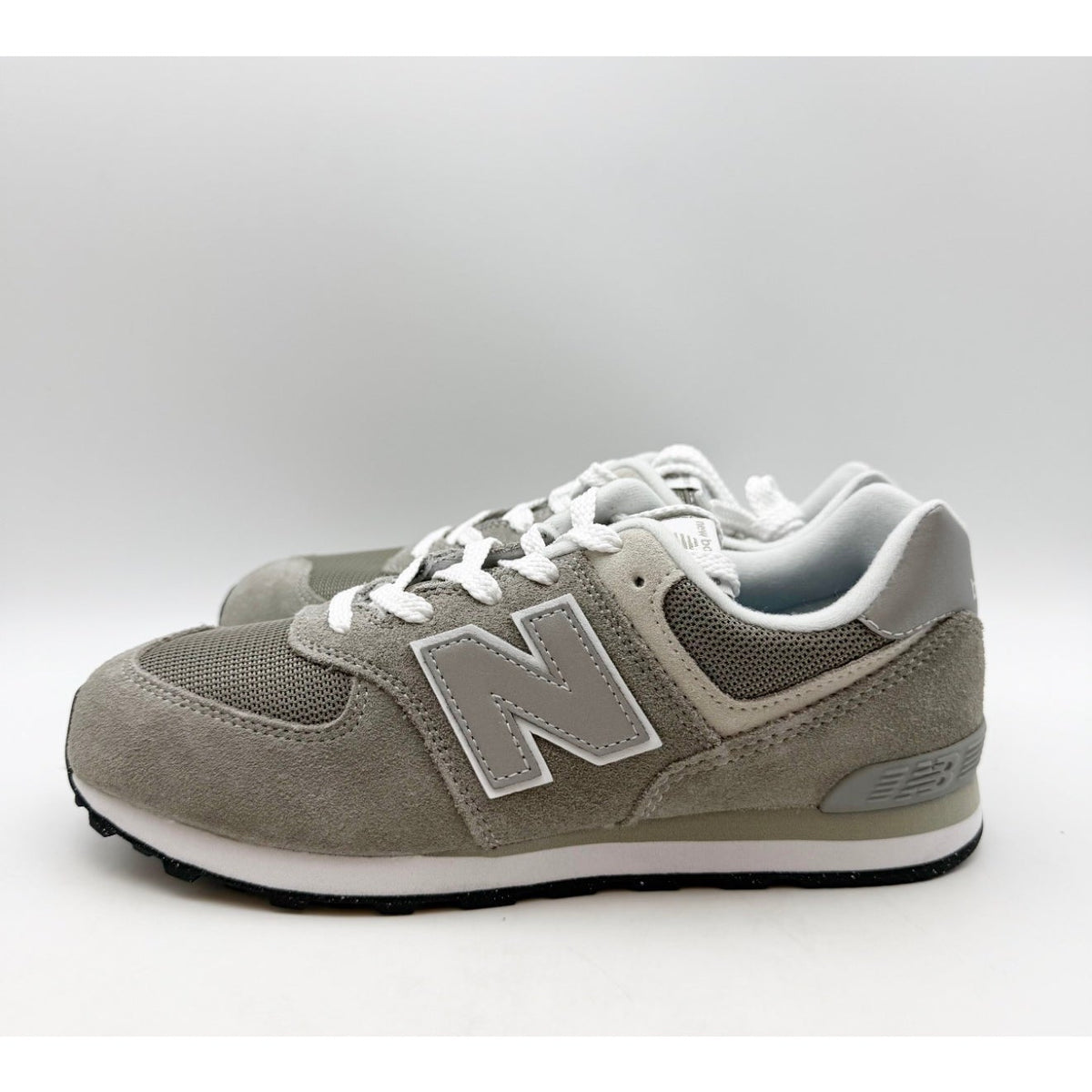 New Balance Boys Classics 574 Core Sneakers US 5.5 EU 38 Grey White Athletic NIB