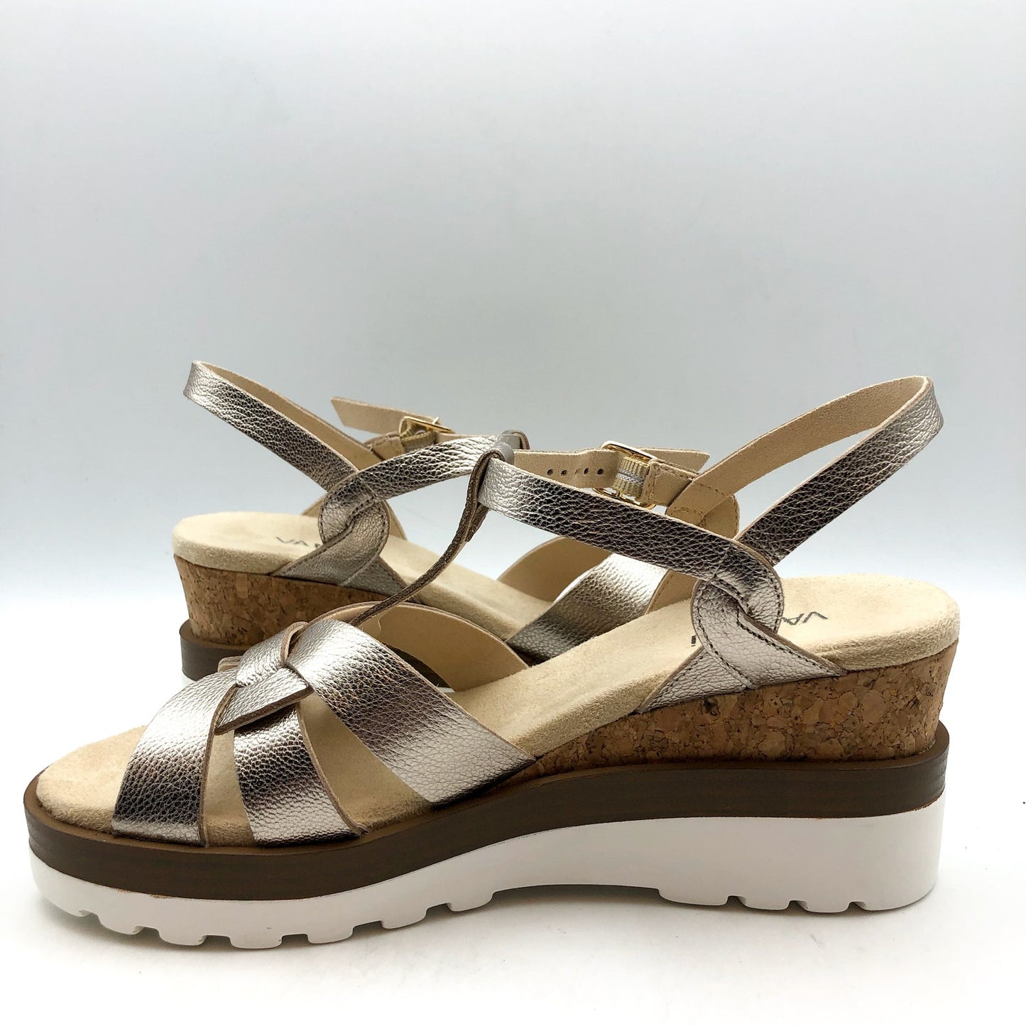 Vaneli Womens Carly Cork Casual Sandals US 8 Narrow Shell Metallic Leather NIB